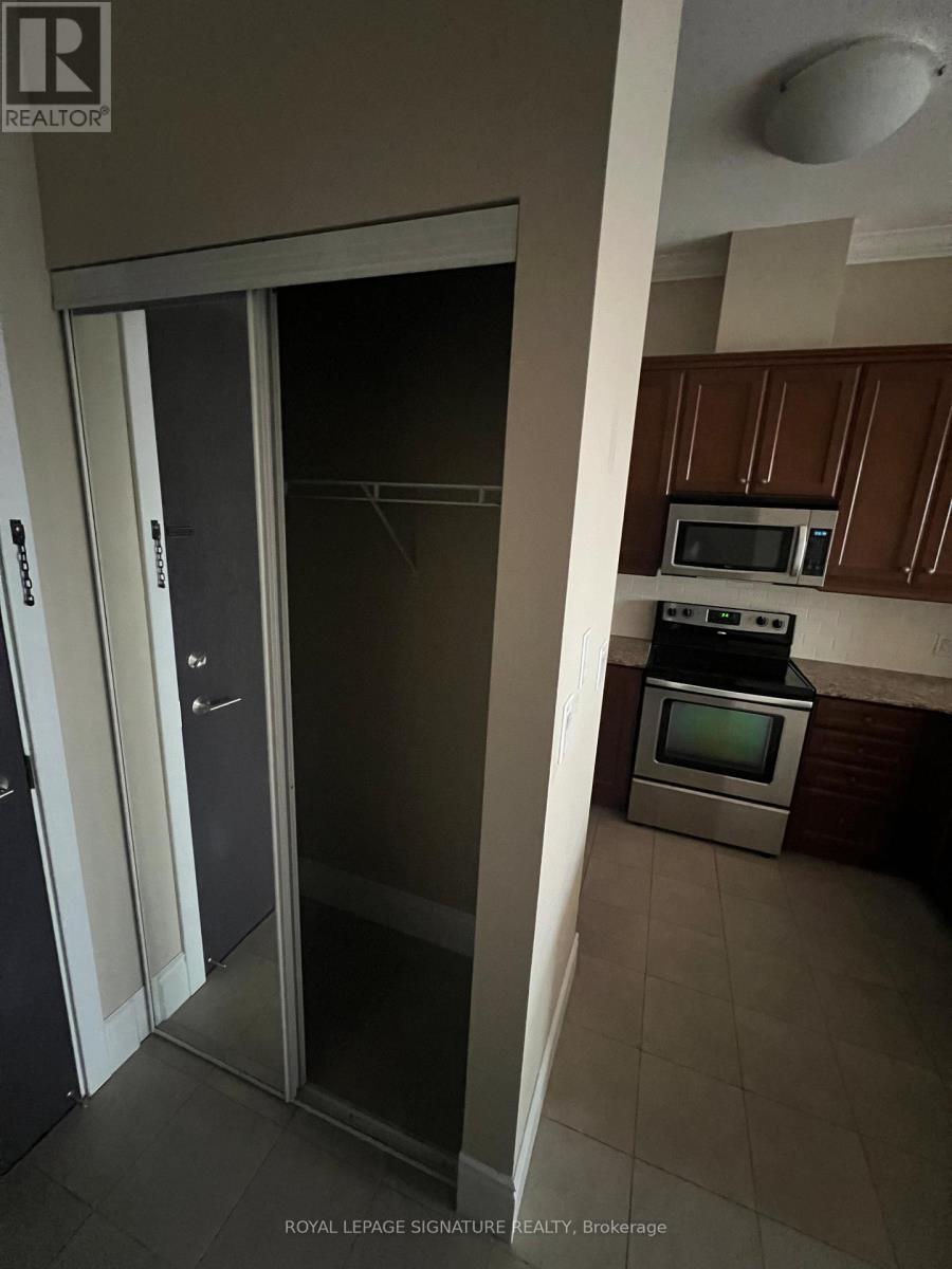 606 - 281 Woodbridge Avenue N, Vaughan, Ontario  L4L 0C6 - Photo 10 - N12410934