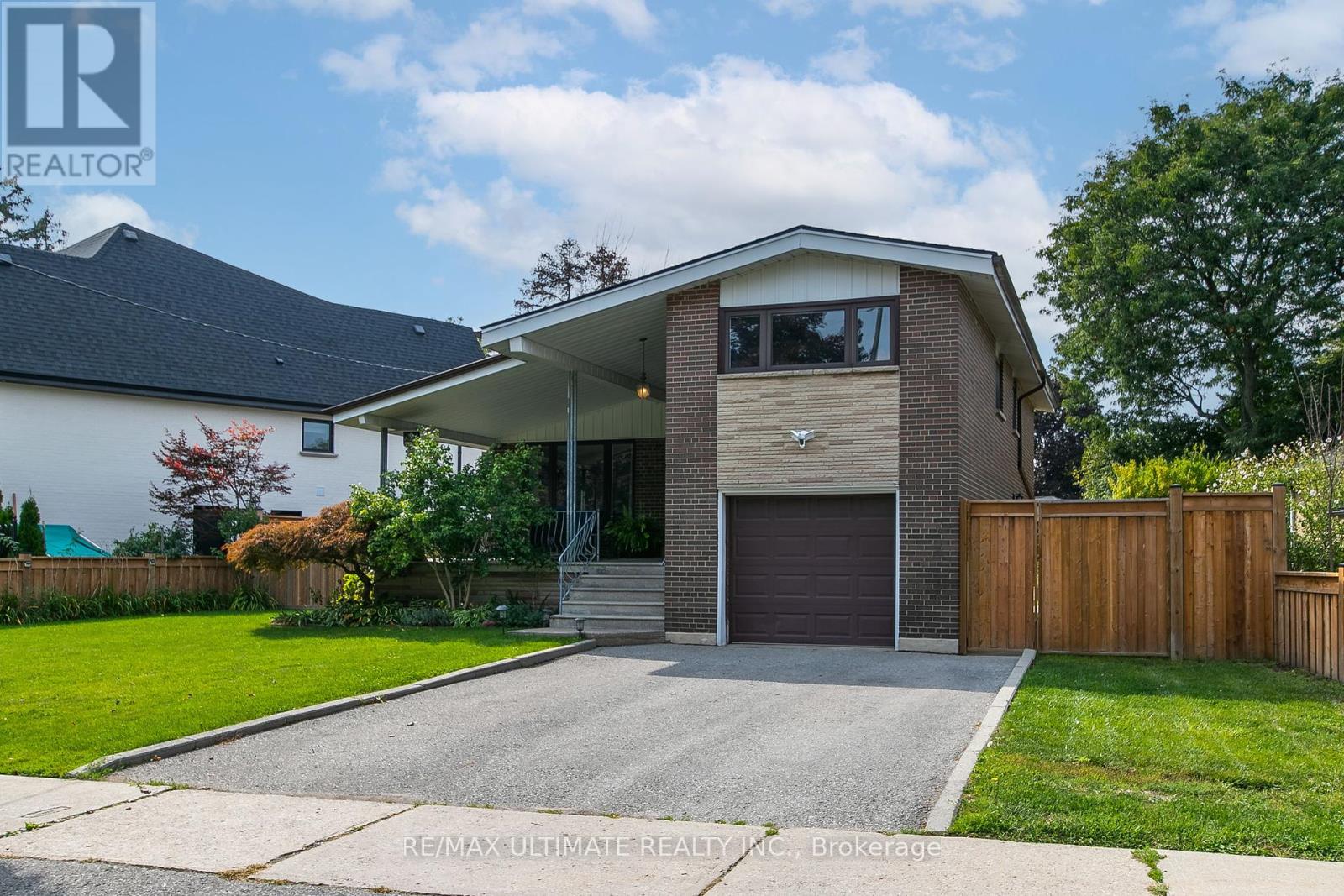 134 VEROBEACH BOULEVARD, Toronto, Ontario