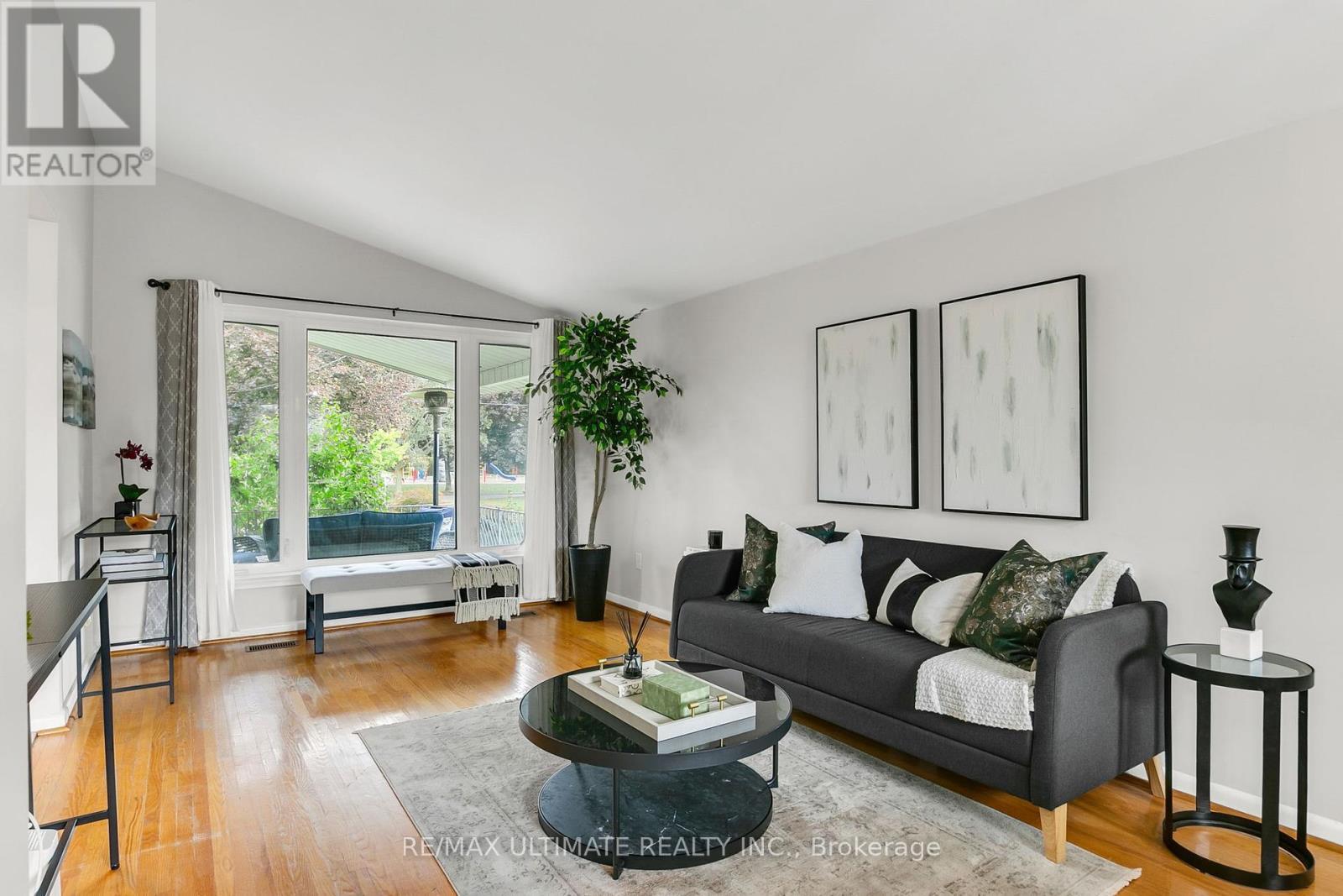 134 Verobeach Boulevard, Toronto, Ontario  M9M 1R1 - Photo 13 - W12425968