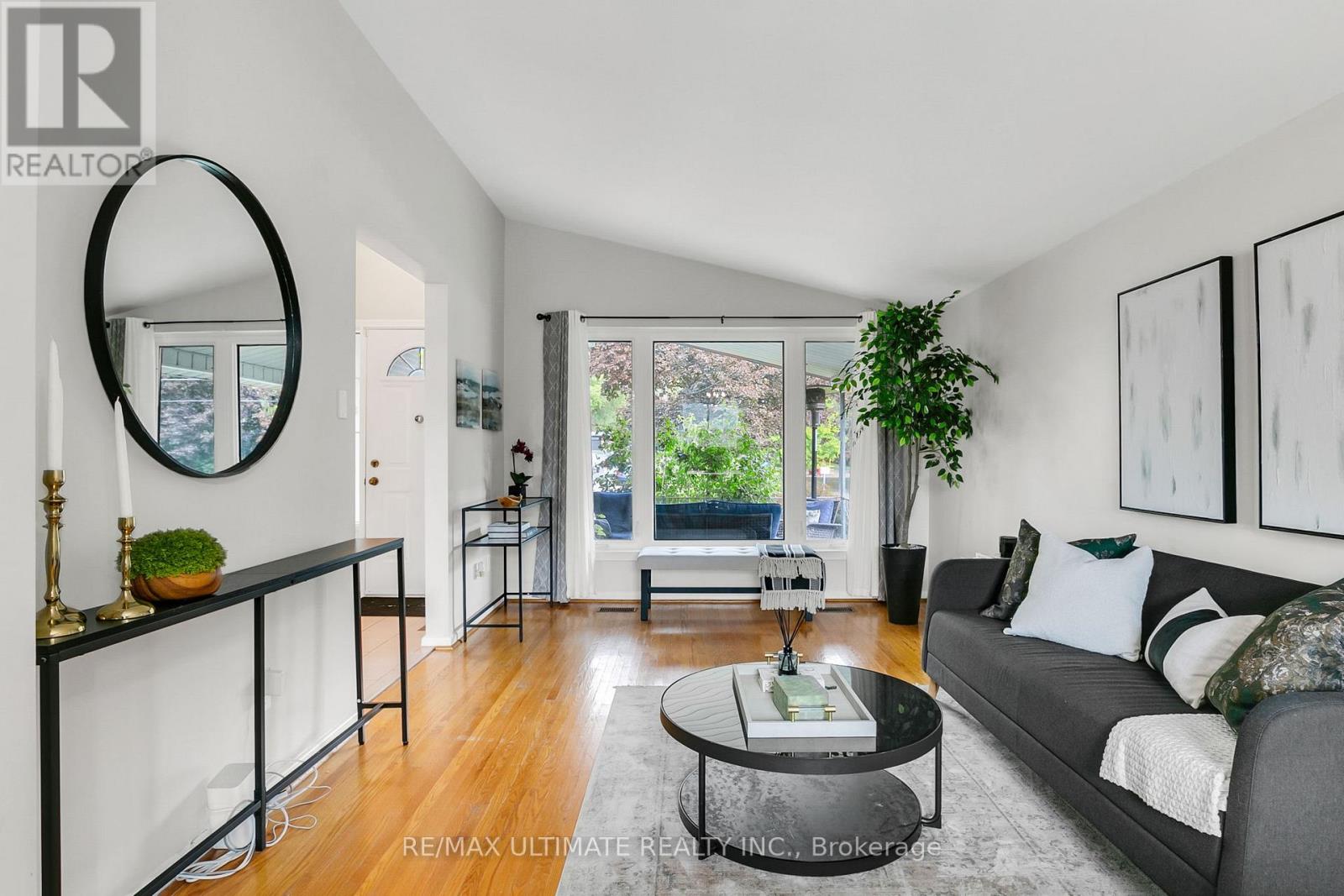 134 Verobeach Boulevard, Toronto, Ontario  M9M 1R1 - Photo 14 - W12425968