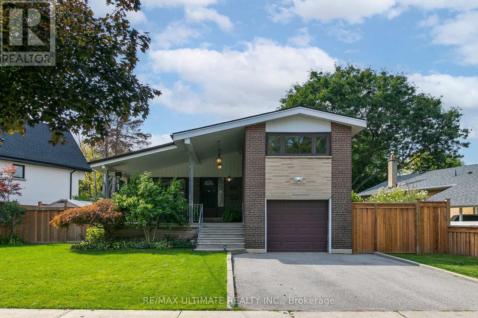134 Verobeach Boulevard, Toronto, Ontario  M9M 1R1 - Photo 2 - W12425968