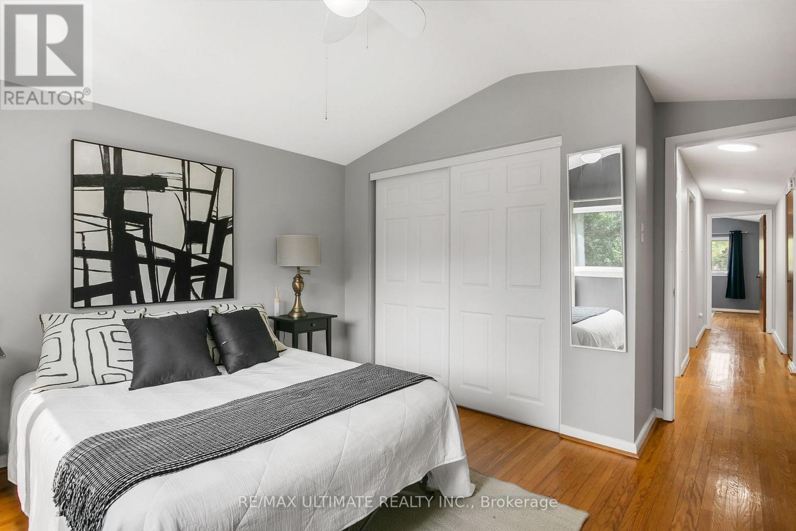 134 Verobeach Boulevard, Toronto, Ontario  M9M 1R1 - Photo 24 - W12425968