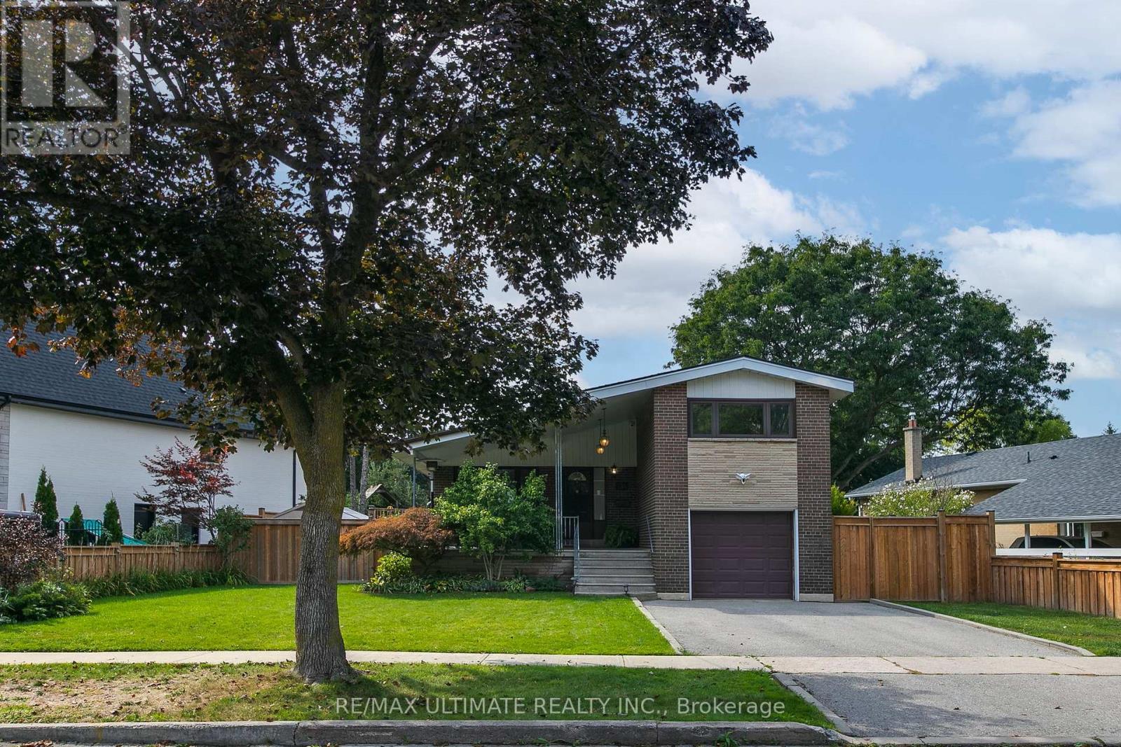 134 Verobeach Boulevard, Toronto, Ontario  M9M 1R1 - Photo 3 - W12425968