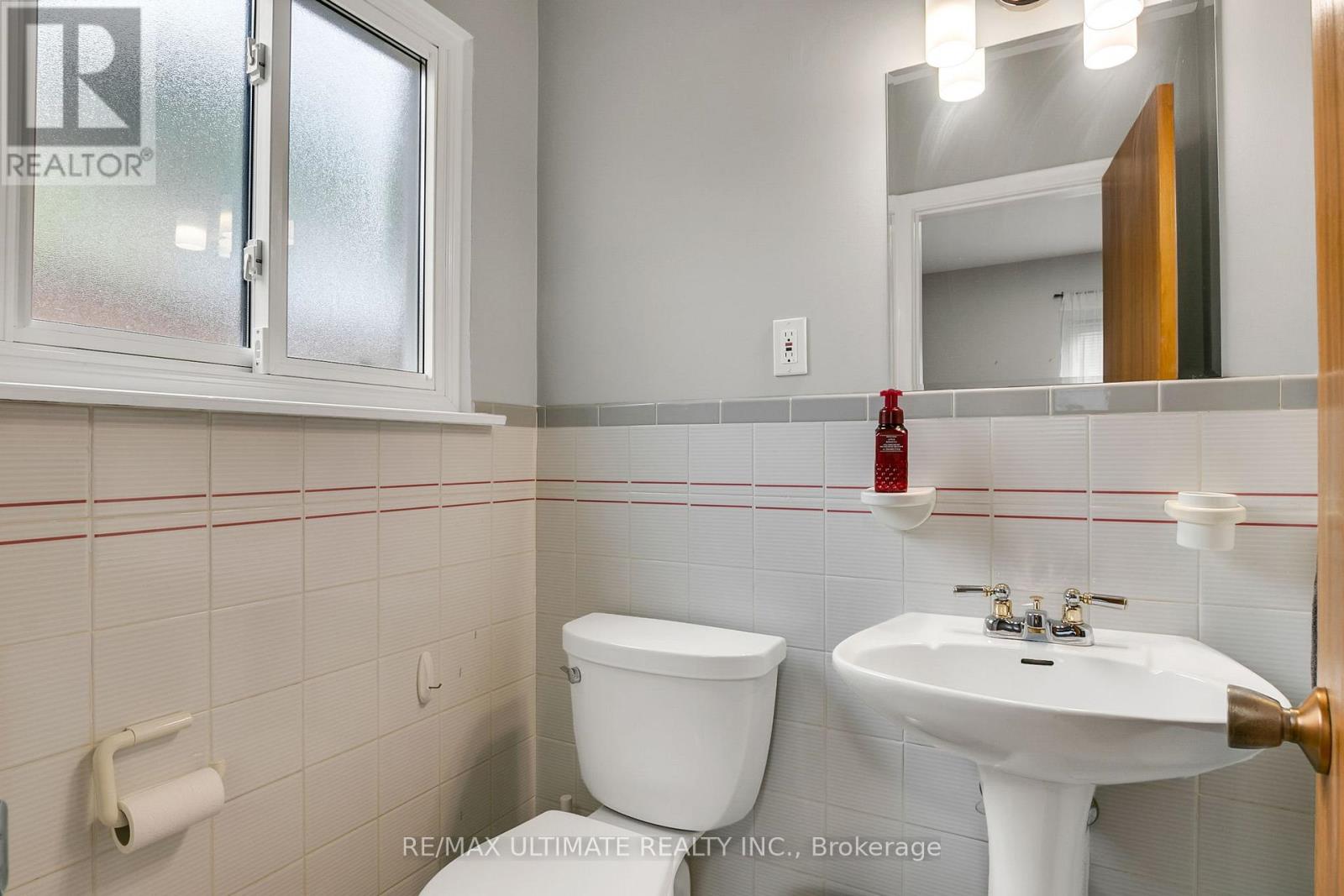 134 Verobeach Boulevard, Toronto, Ontario  M9M 1R1 - Photo 35 - W12425968