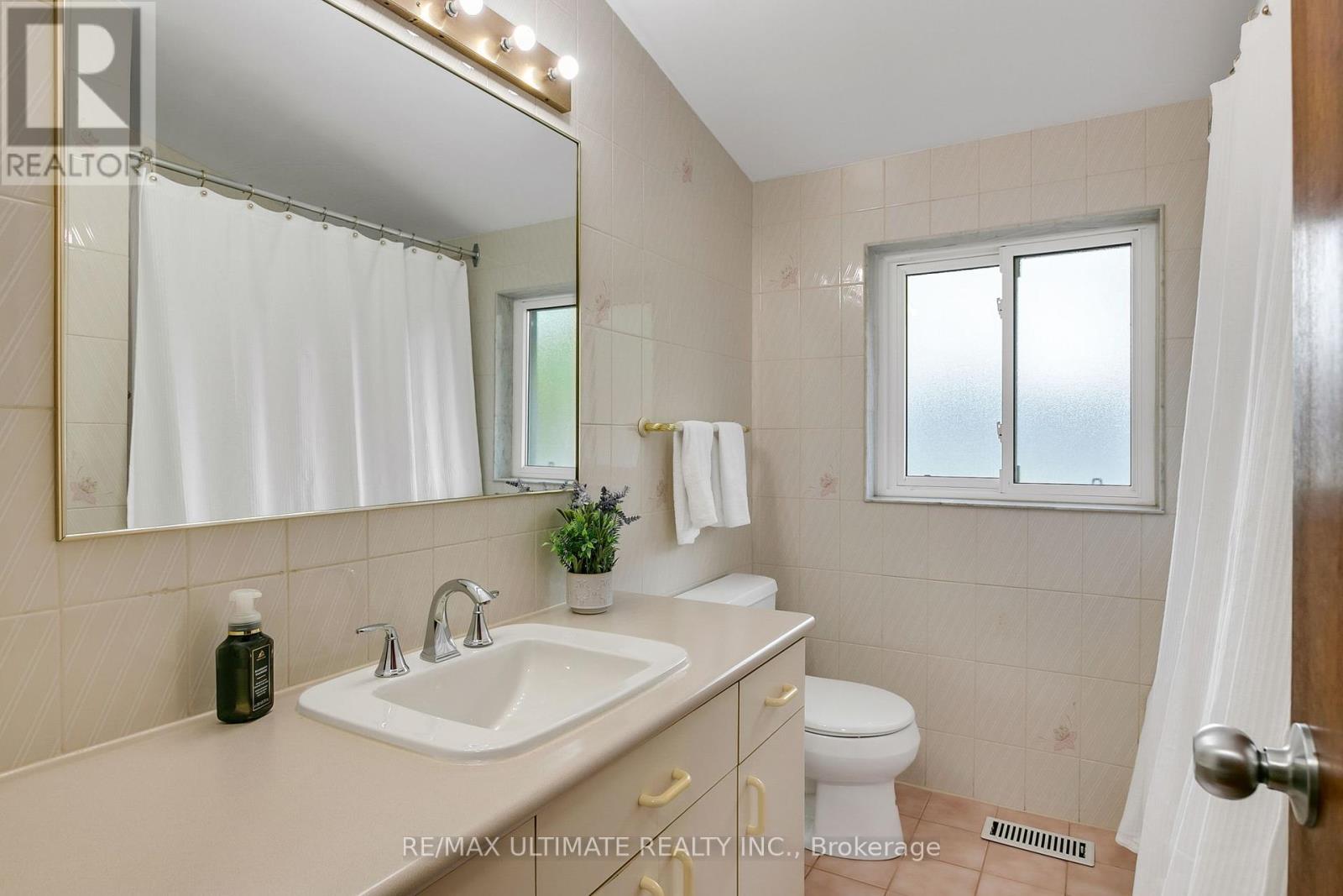134 Verobeach Boulevard, Toronto, Ontario  M9M 1R1 - Photo 36 - W12425968