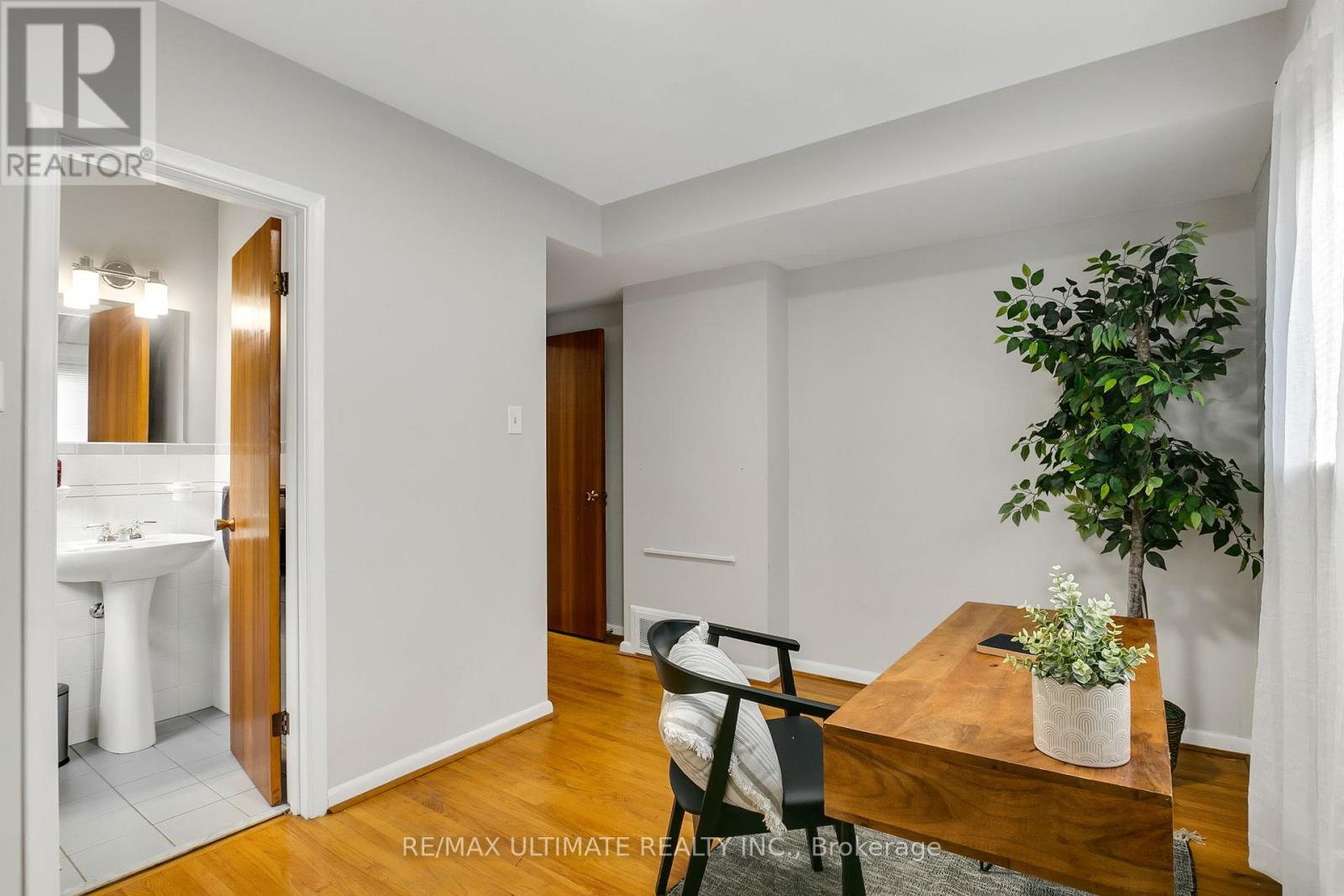 134 Verobeach Boulevard, Toronto, Ontario  M9M 1R1 - Photo 32 - W12425968
