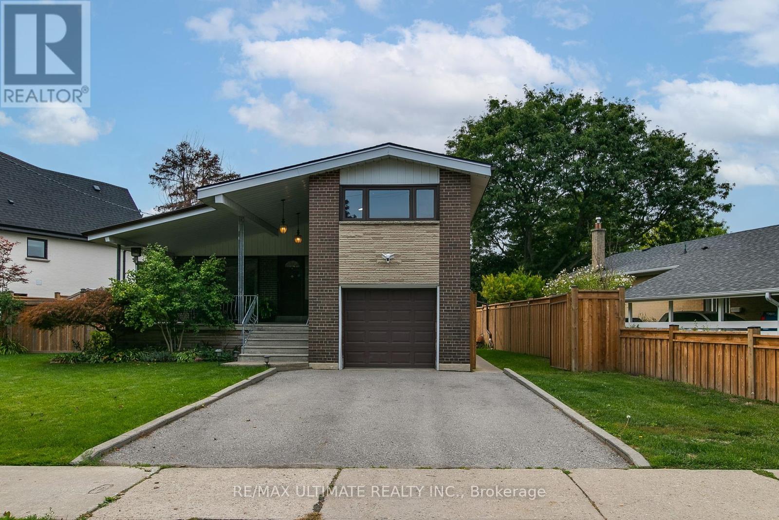 134 Verobeach Boulevard, Toronto, Ontario  M9M 1R1 - Photo 4 - W12425968