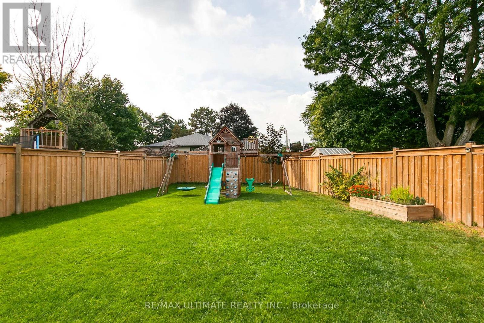 134 Verobeach Boulevard, Toronto, Ontario  M9M 1R1 - Photo 49 - W12425968