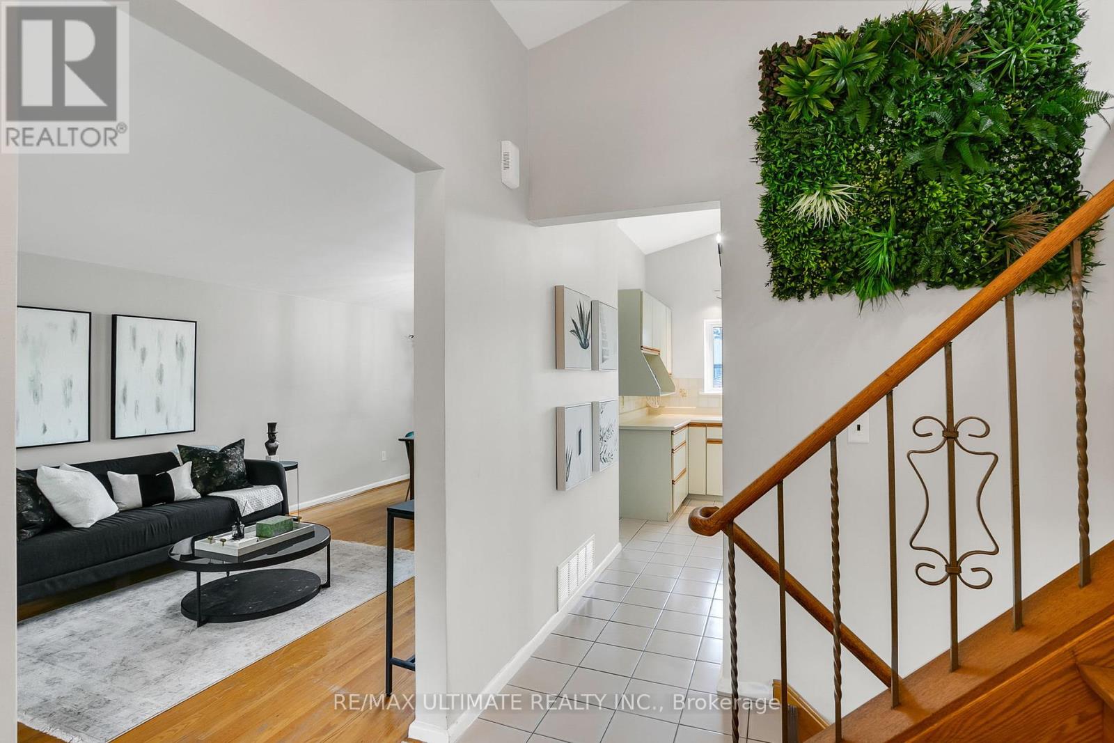 134 Verobeach Boulevard, Toronto, Ontario  M9M 1R1 - Photo 9 - W12425968