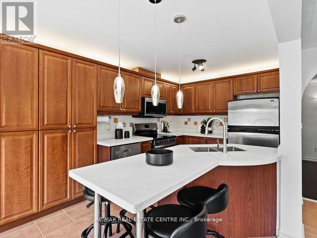 27 Martell Gate, Aurora, Ontario  L4G 0B9 - Photo 13 - N12427581