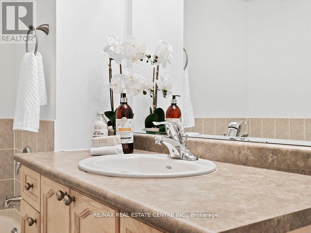 27 Martell Gate, Aurora, Ontario  L4G 0B9 - Photo 22 - N12427581