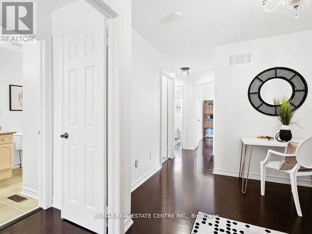 27 Martell Gate, Aurora, Ontario  L4G 0B9 - Photo 25 - N12427581
