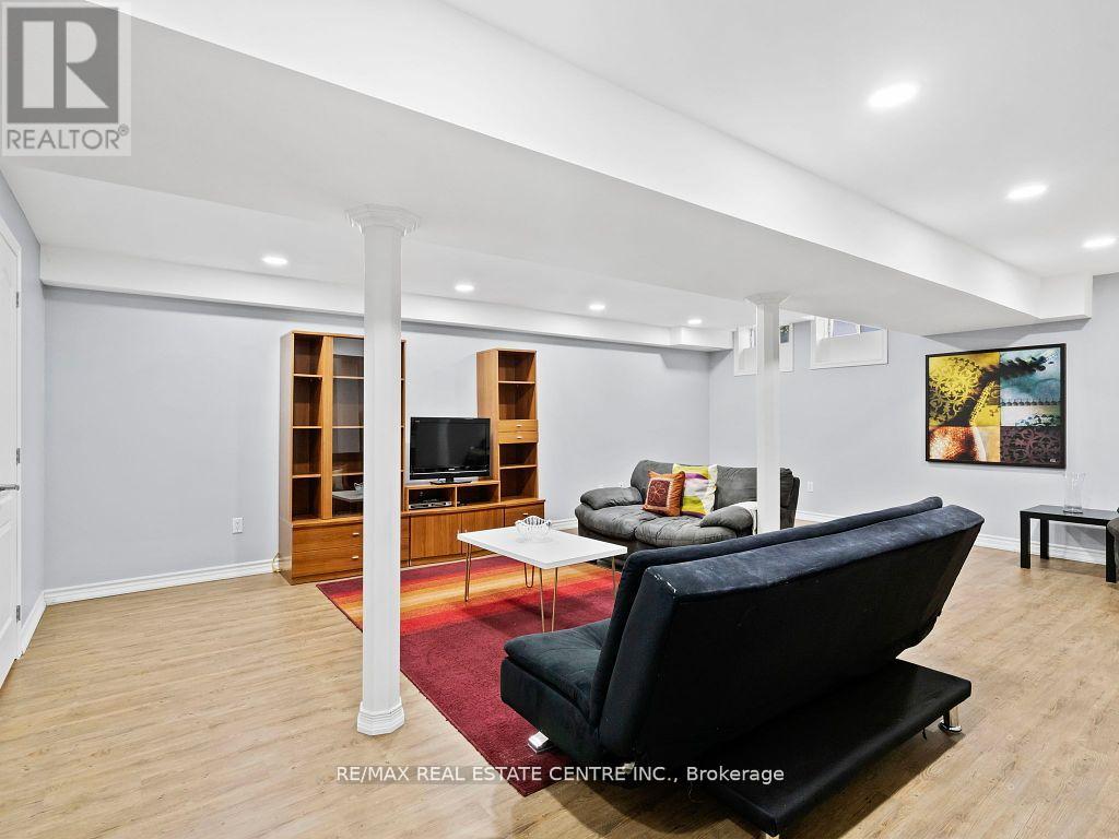 27 Martell Gate, Aurora, Ontario  L4G 0B9 - Photo 38 - N12427581