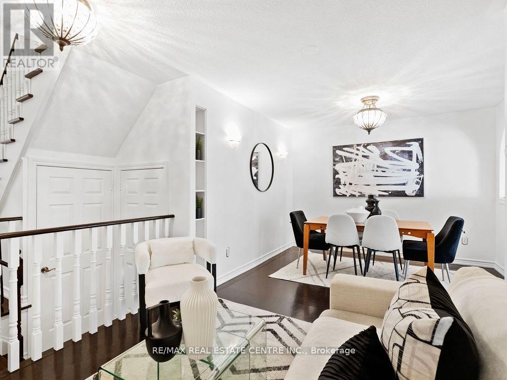 27 Martell Gate, Aurora, Ontario  L4G 0B9 - Photo 6 - N12427581