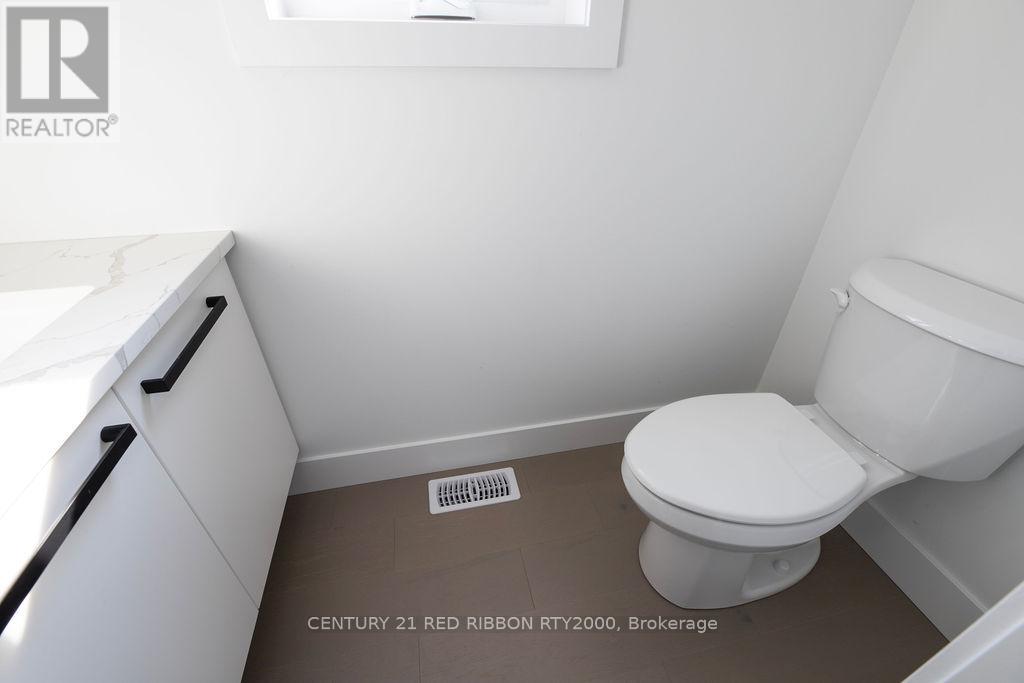 122 Burns Street, Strathroy-Caradoc, Ontario  N7G 1E8 - Photo 14 - X12364693