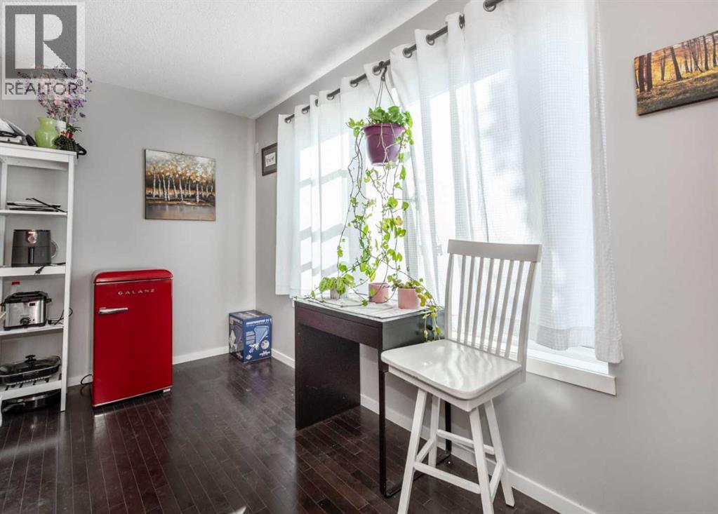 822 Panatella Boulevard Nw, Calgary, Alberta  T3K 0N7 - Photo 5 - A2259736