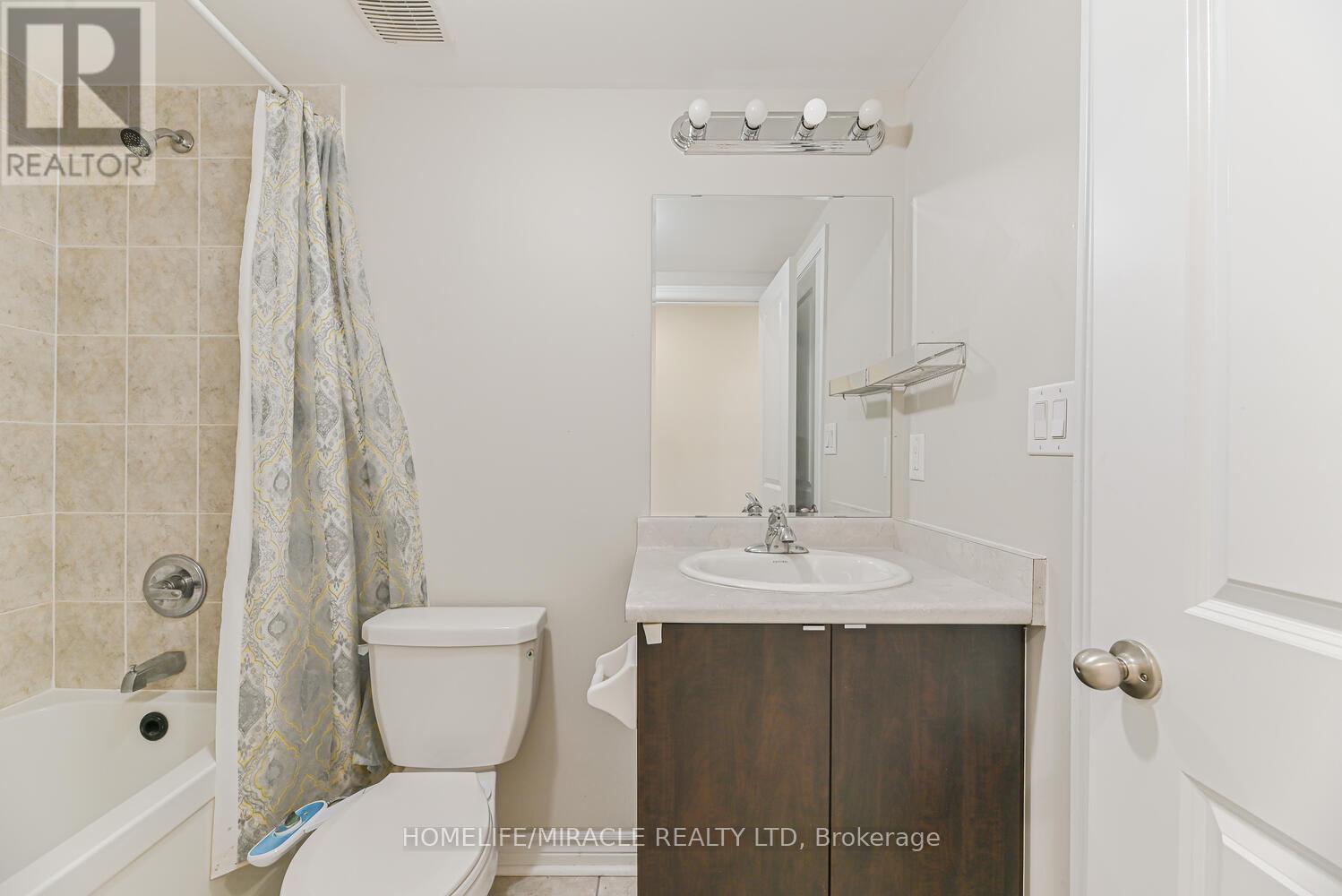 35 Finegan Circle, Brampton, Ontario  L7A 4Z7 - Photo 10 - W12427569