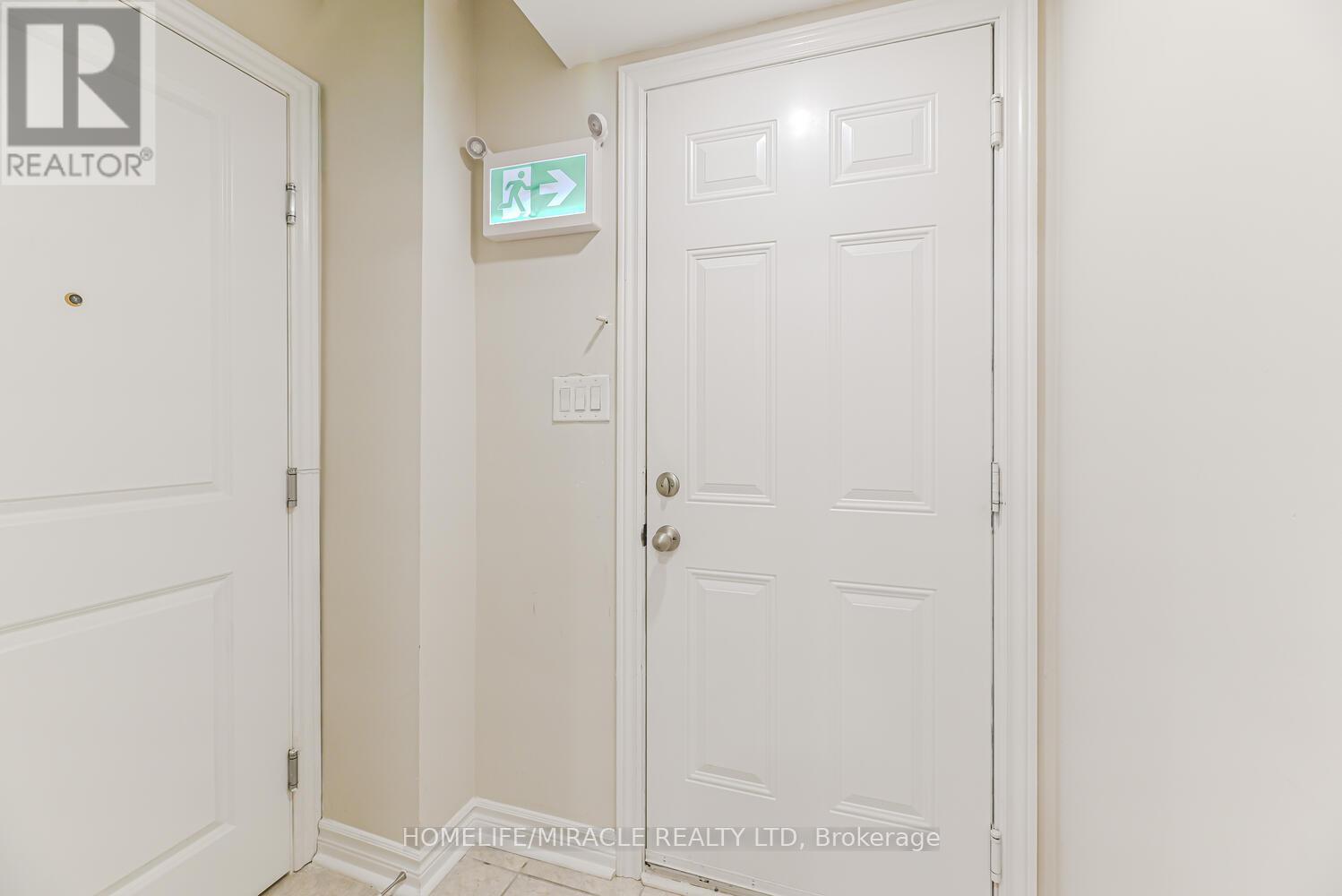 35 Finegan Circle, Brampton, Ontario  L7A 4Z7 - Photo 12 - W12427569