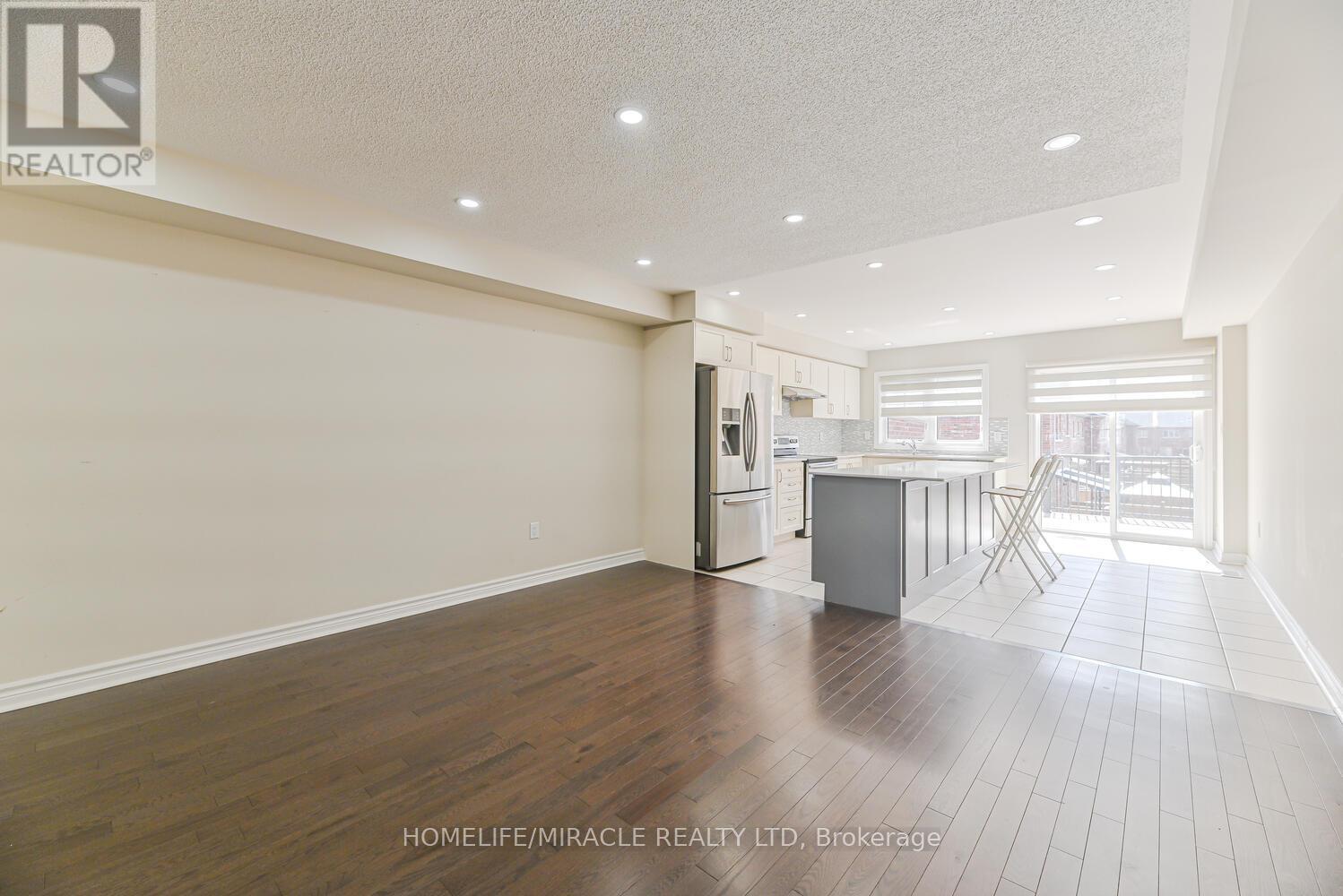 35 Finegan Circle, Brampton, Ontario  L7A 4Z7 - Photo 15 - W12427569