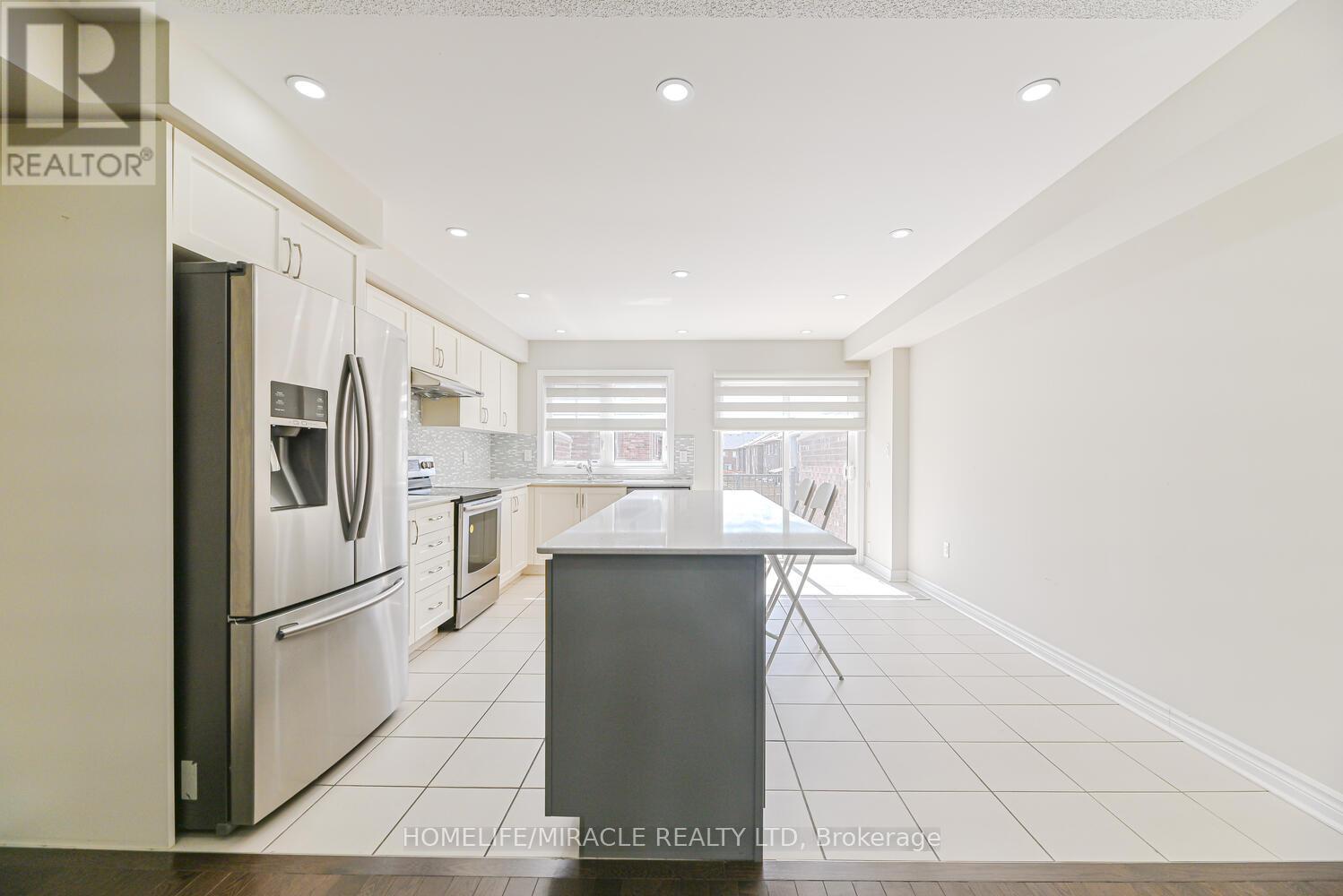 35 Finegan Circle, Brampton, Ontario  L7A 4Z7 - Photo 19 - W12427569