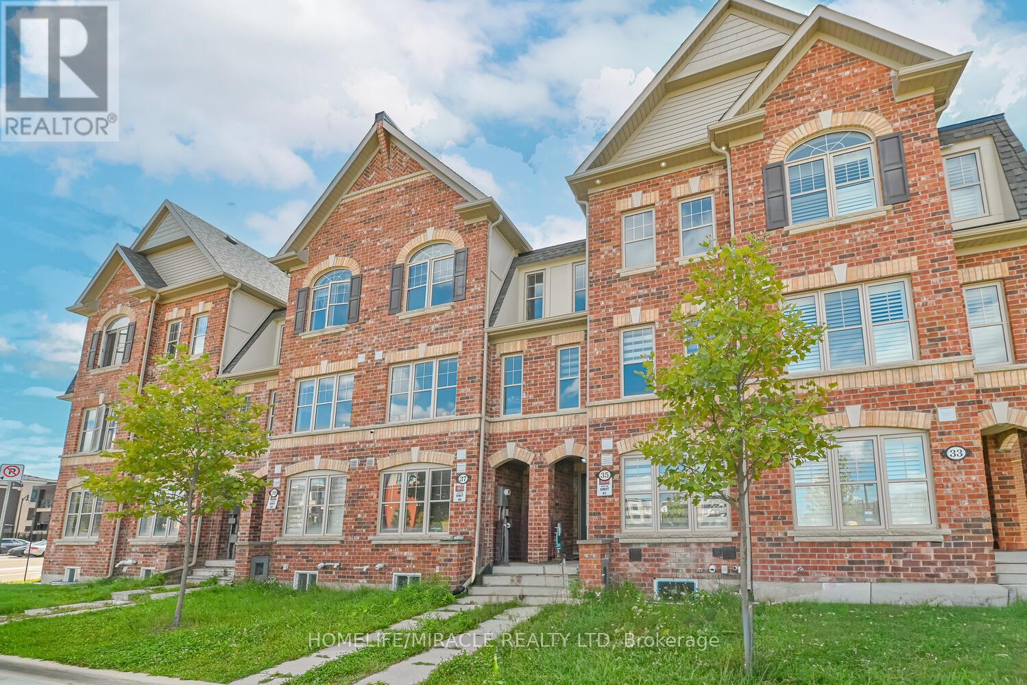 35 Finegan Circle, Brampton, Ontario  L7A 4Z7 - Photo 2 - W12427569