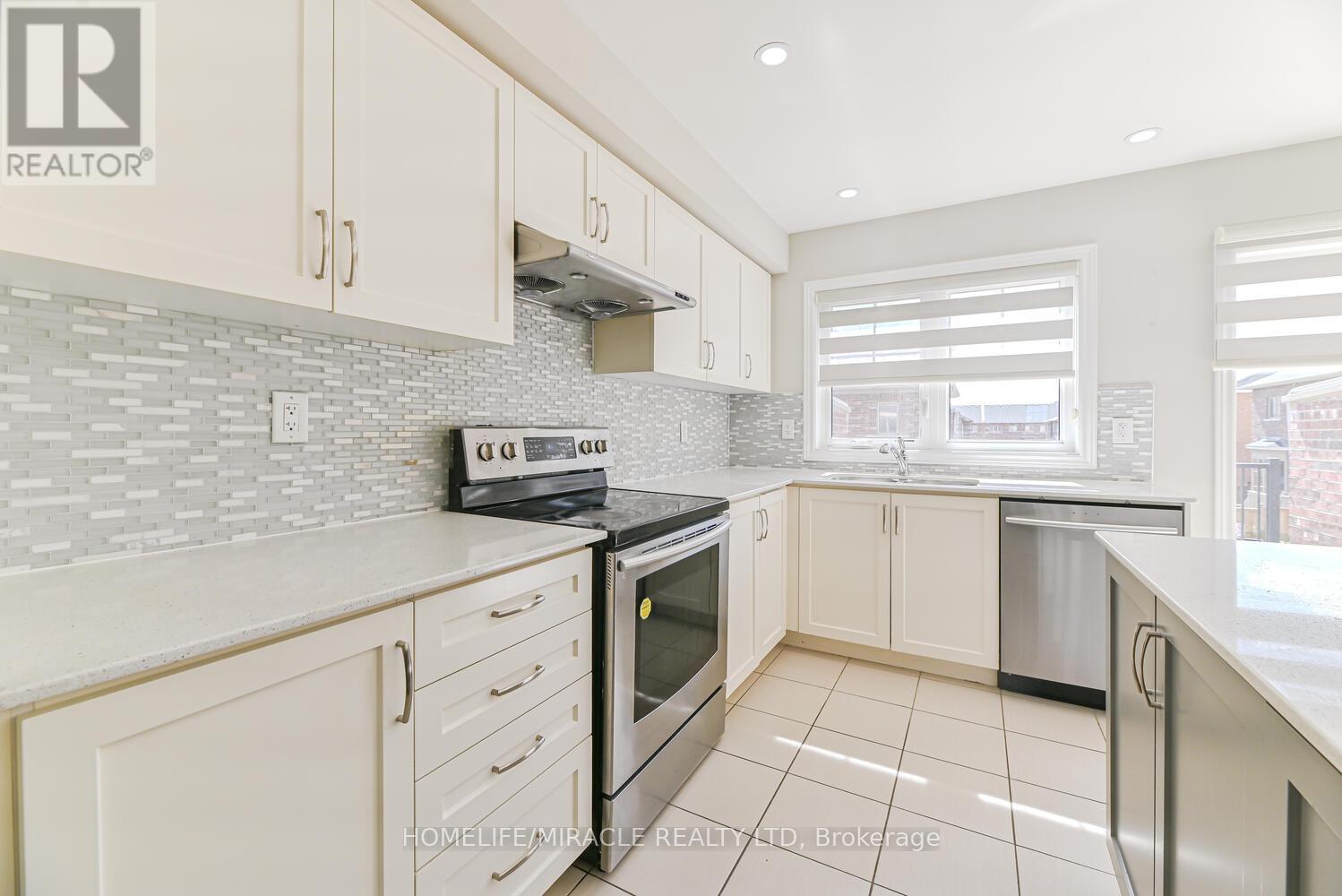 35 Finegan Circle, Brampton, Ontario  L7A 4Z7 - Photo 23 - W12427569