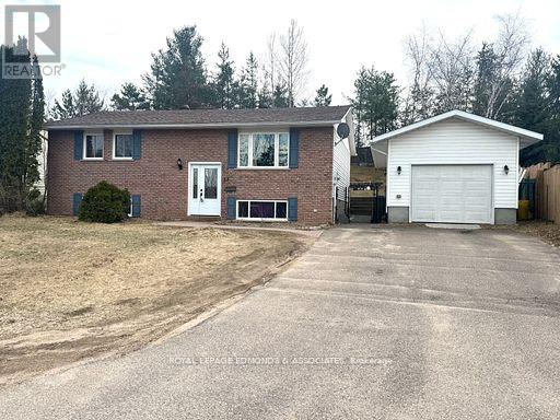 35 LAROCHE CRESCENT, Petawawa, Ontario