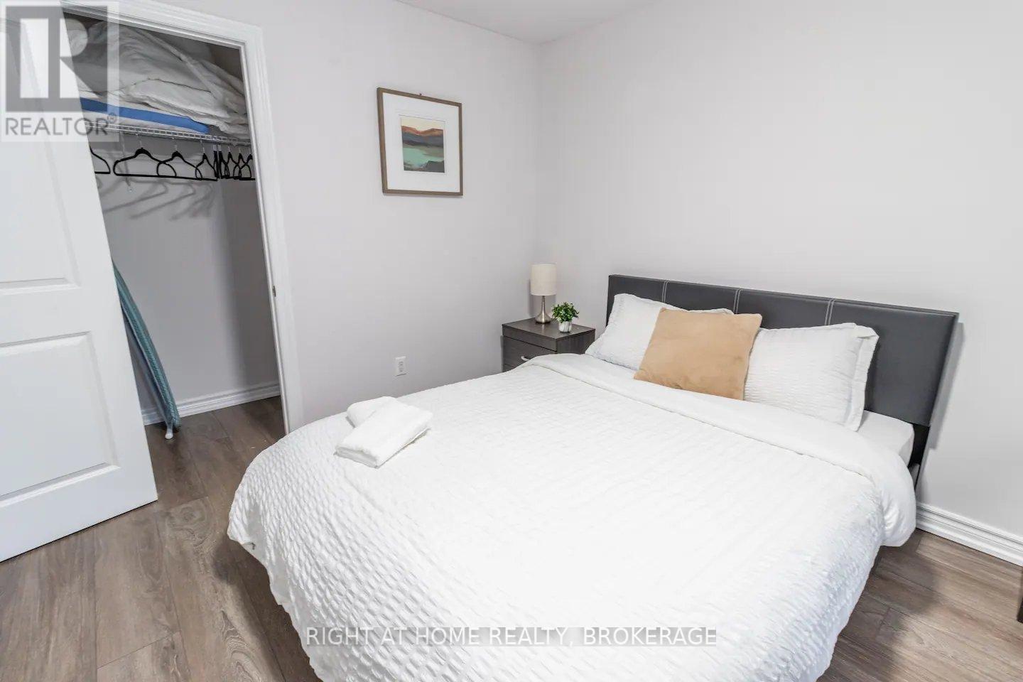 Upper - 60 Ross Street, St. Thomas, Ontario  N5R 3X7 - Photo 2 - X12427589