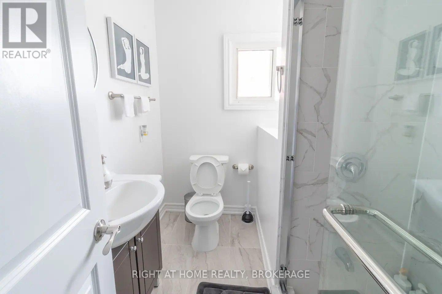 Upper - 60 Ross Street, St. Thomas, Ontario  N5R 3X7 - Photo 20 - X12427589