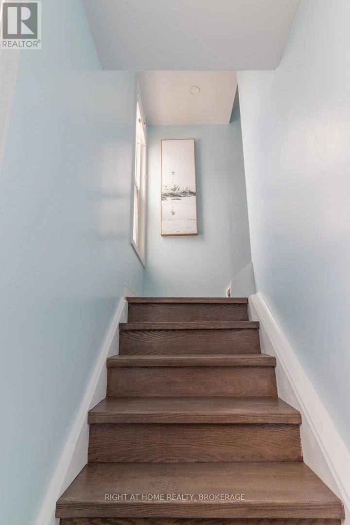 Upper - 60 Ross Street, St. Thomas, Ontario  N5R 3X7 - Photo 22 - X12427589