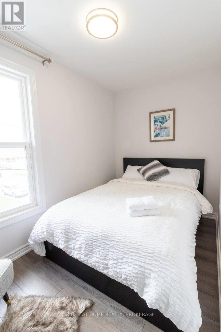 Upper - 60 Ross Street, St. Thomas, Ontario  N5R 3X7 - Photo 5 - X12427589