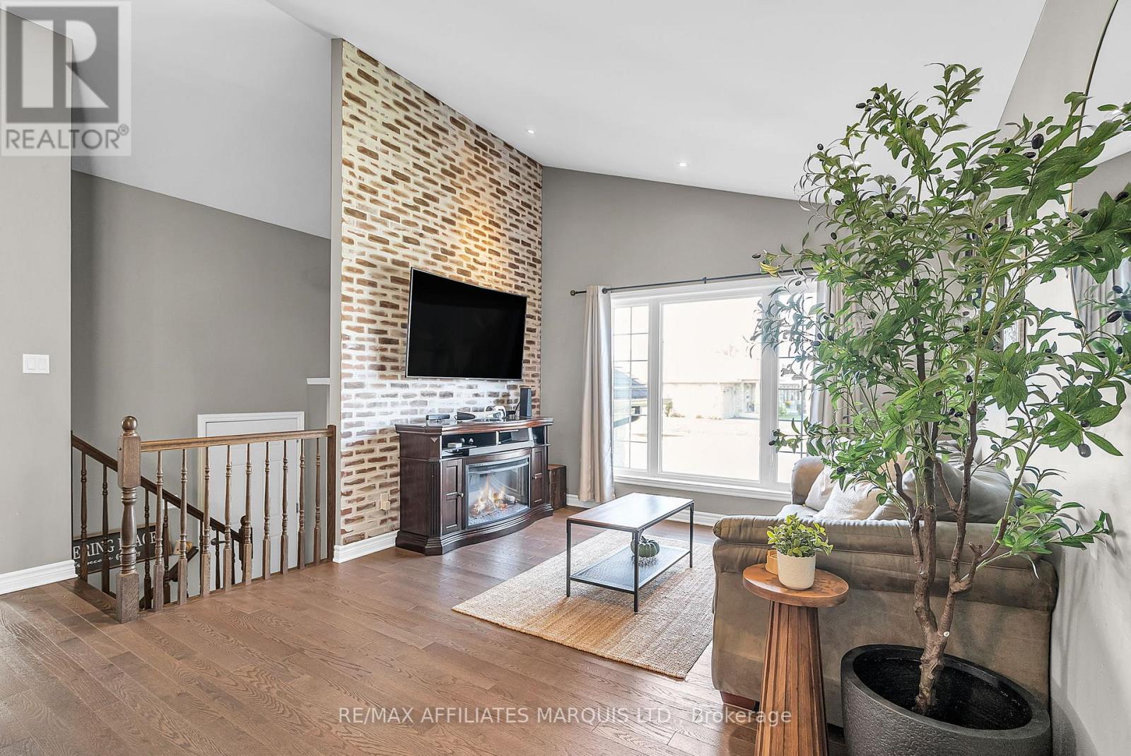 46 Mercier Avenue, Cornwall, Ontario  K6K 0B8 - Photo 11 - X12405773