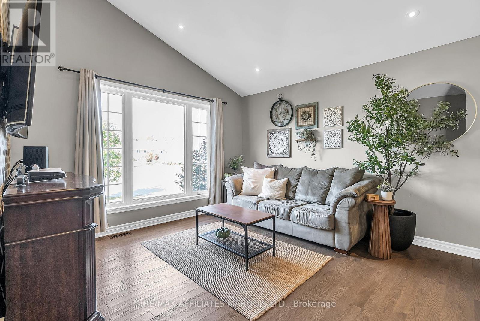 46 Mercier Avenue, Cornwall, Ontario  K6K 0B8 - Photo 12 - X12405773