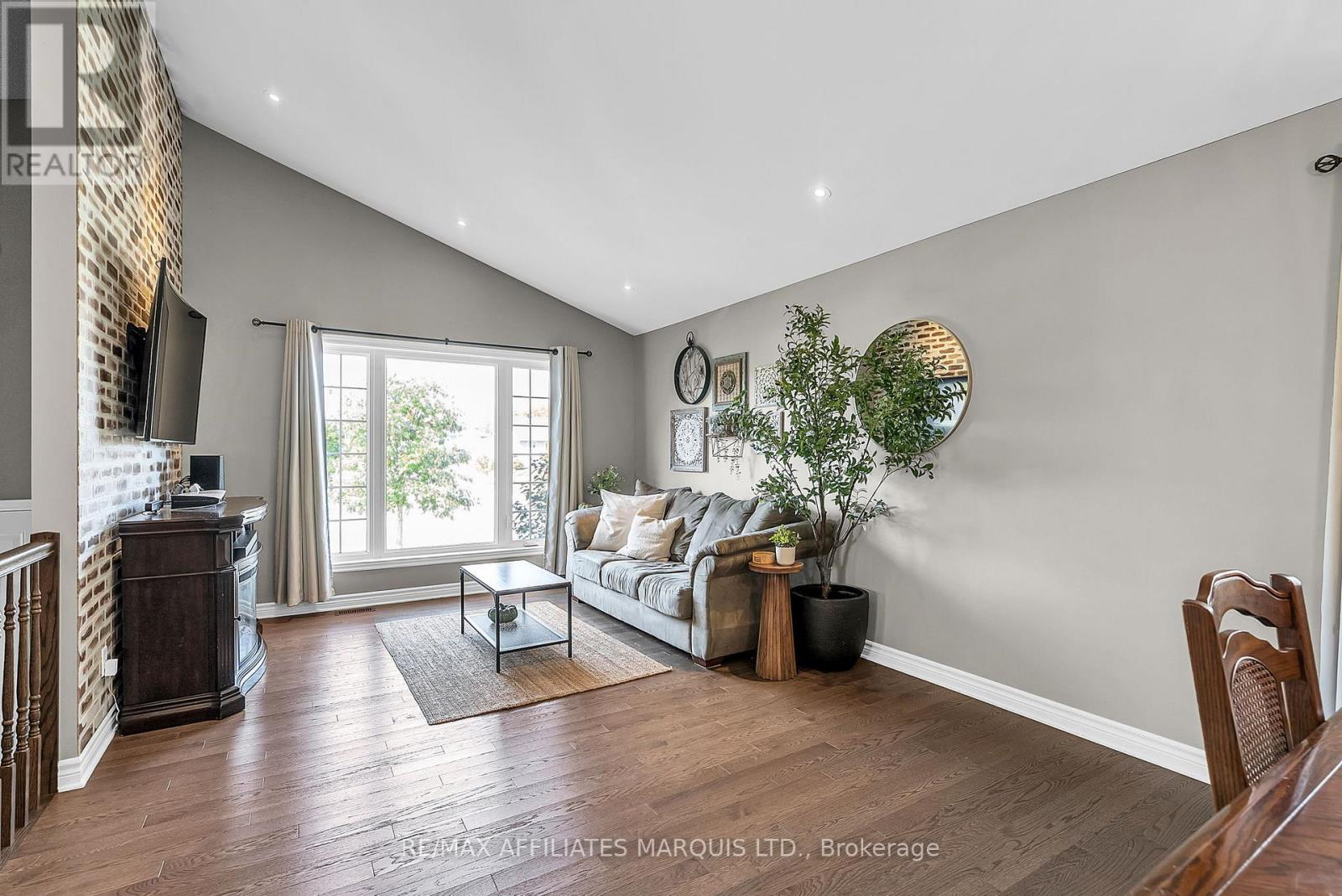 46 Mercier Avenue, Cornwall, Ontario  K6K 0B8 - Photo 14 - X12405773