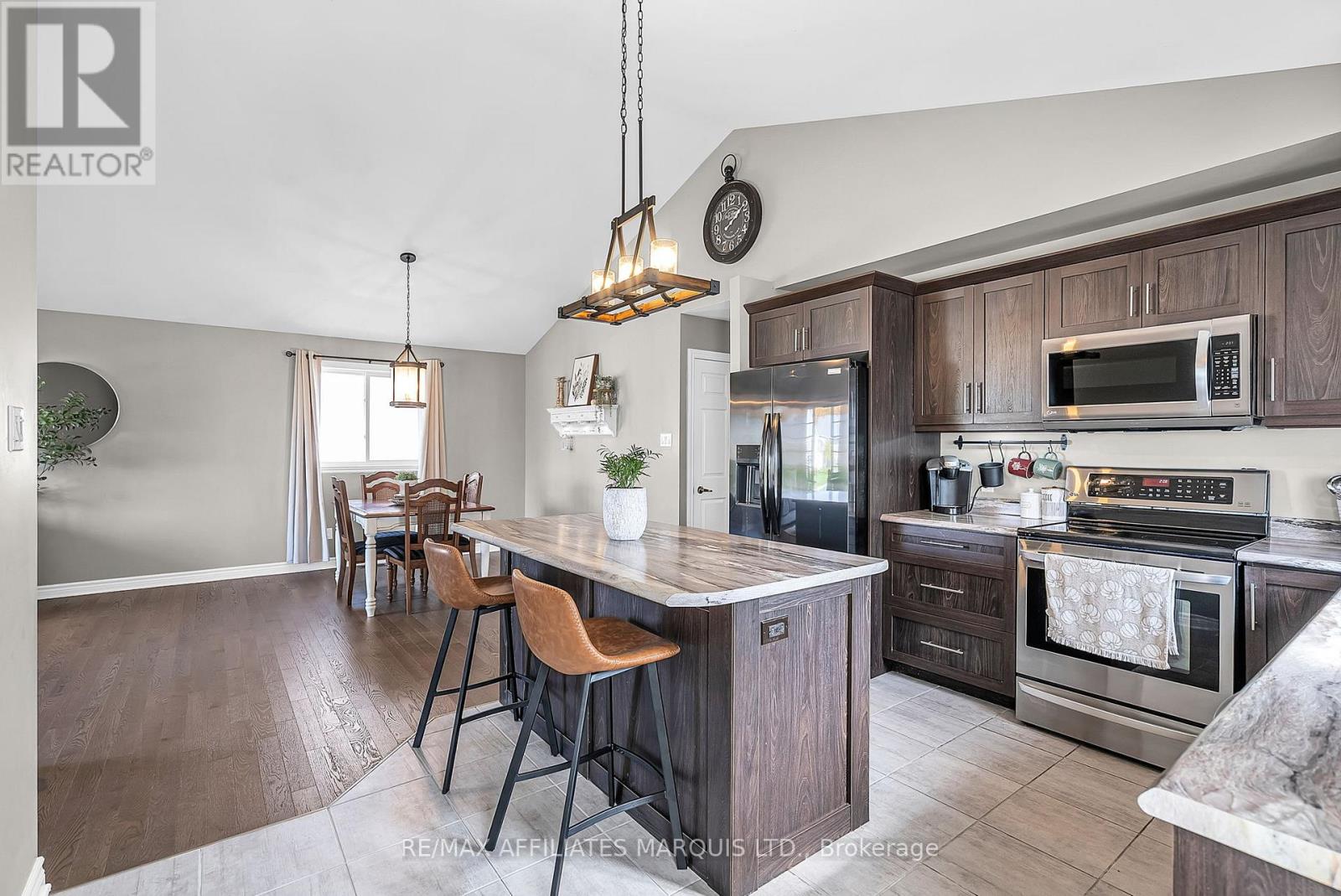 46 Mercier Avenue, Cornwall, Ontario  K6K 0B8 - Photo 7 - X12405773