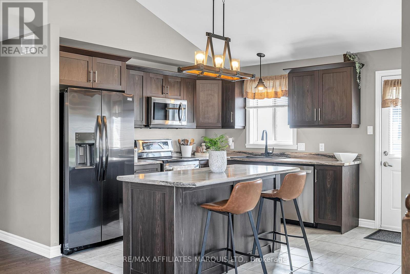 46 Mercier Avenue, Cornwall, Ontario  K6K 0B8 - Photo 6 - X12405773