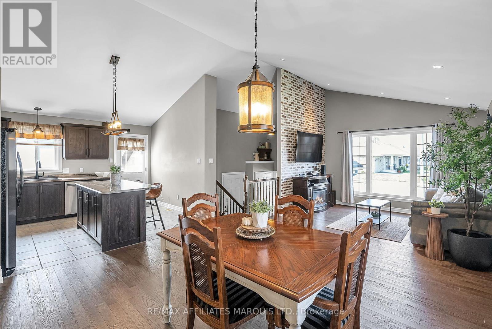 46 Mercier Avenue, Cornwall, Ontario  K6K 0B8 - Photo 8 - X12405773