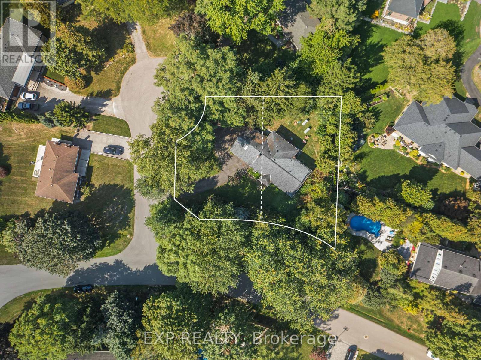 376 Philip Place, Hamilton, Ontario  L9G 3G8 - Photo 1 - X12370179