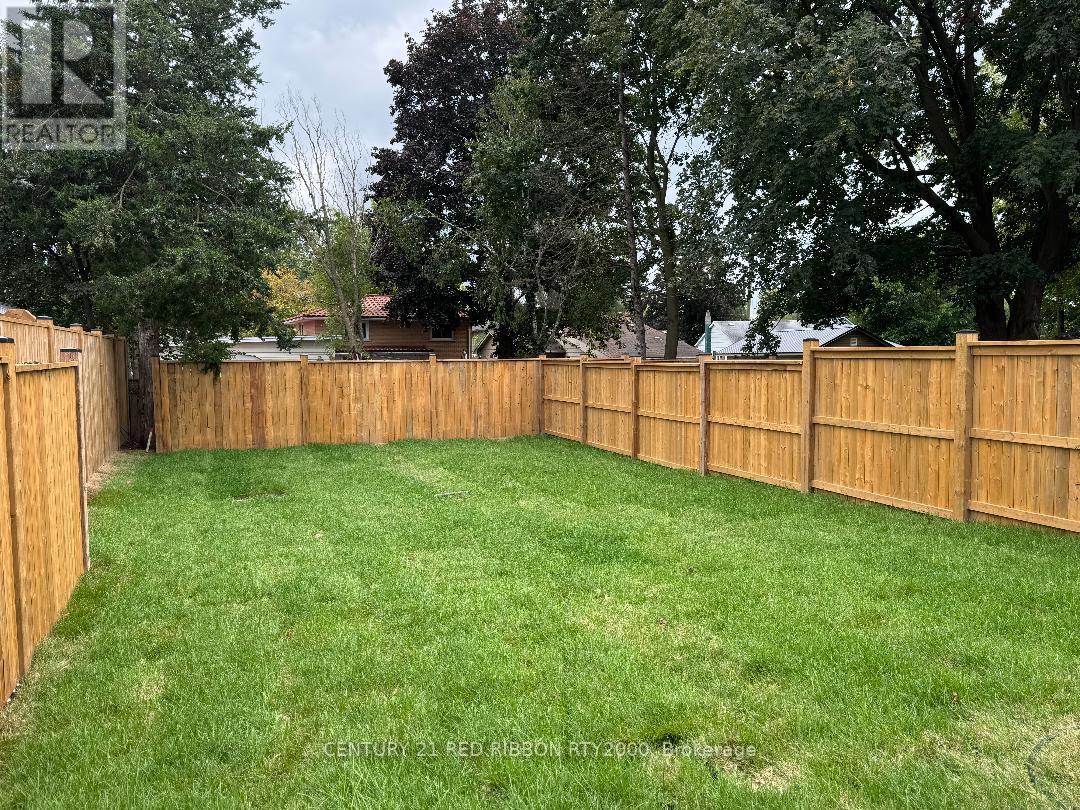 122 Burns Street, Strathroy-Caradoc, Ontario  N7G 1E8 - Photo 36 - X12364693