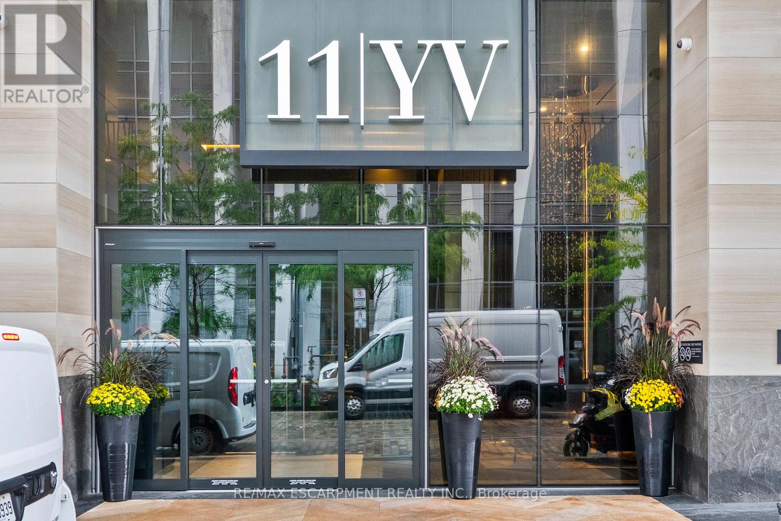 2113 - 11 Yorkville Avenue, Toronto, Ontario  M4W 1L2 - Photo 1 - C12427628