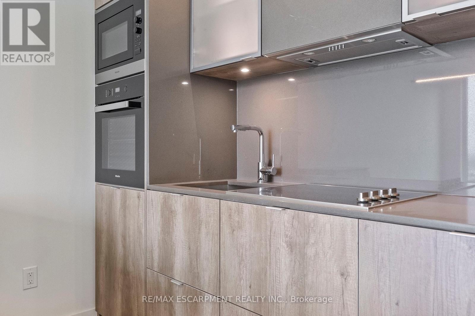 2113 - 11 Yorkville Avenue, Toronto, Ontario  M4W 1L2 - Photo 12 - C12427628