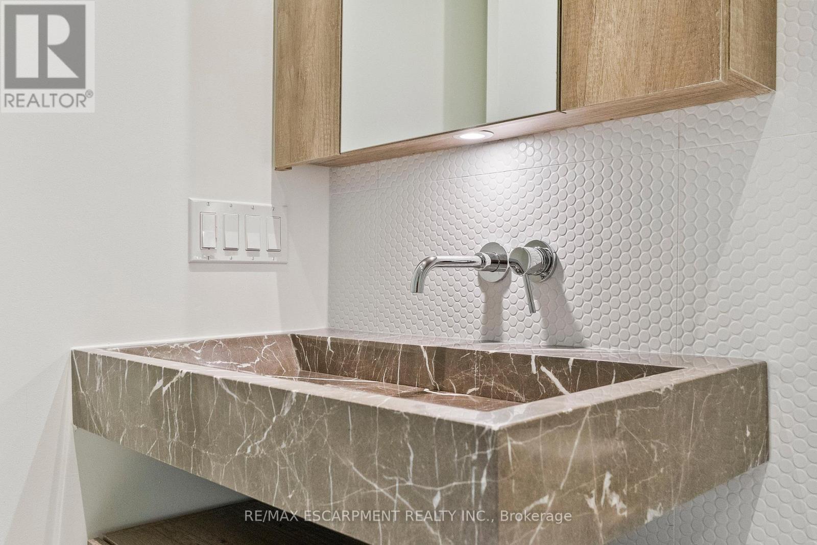 2113 - 11 Yorkville Avenue, Toronto, Ontario  M4W 1L2 - Photo 24 - C12427628