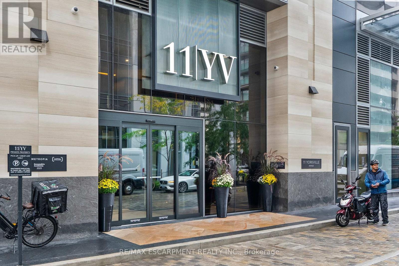 2113 - 11 Yorkville Avenue, Toronto, Ontario  M4W 1L2 - Photo 4 - C12427628