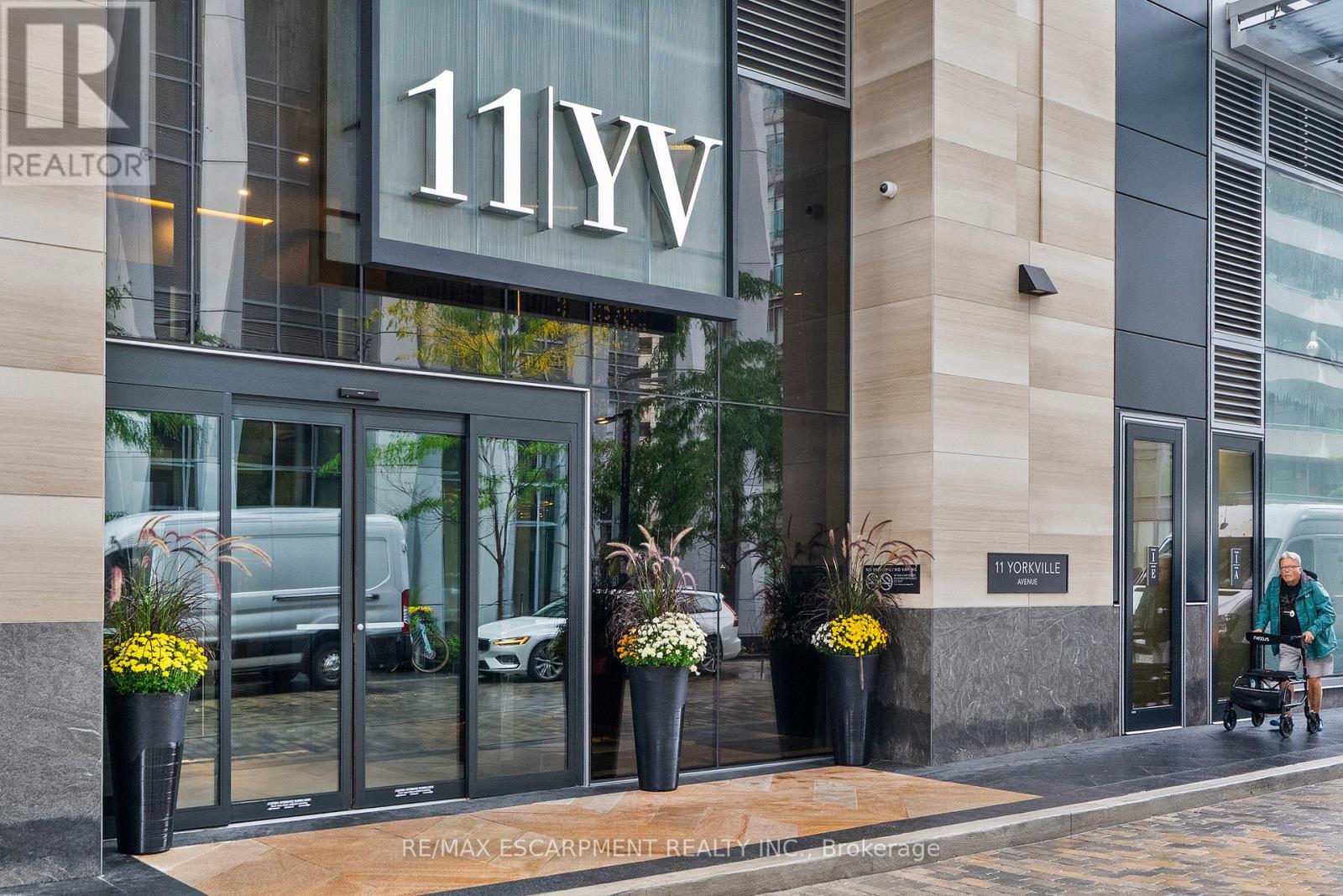2113 - 11 Yorkville Avenue, Toronto, Ontario  M4W 1L2 - Photo 5 - C12427628