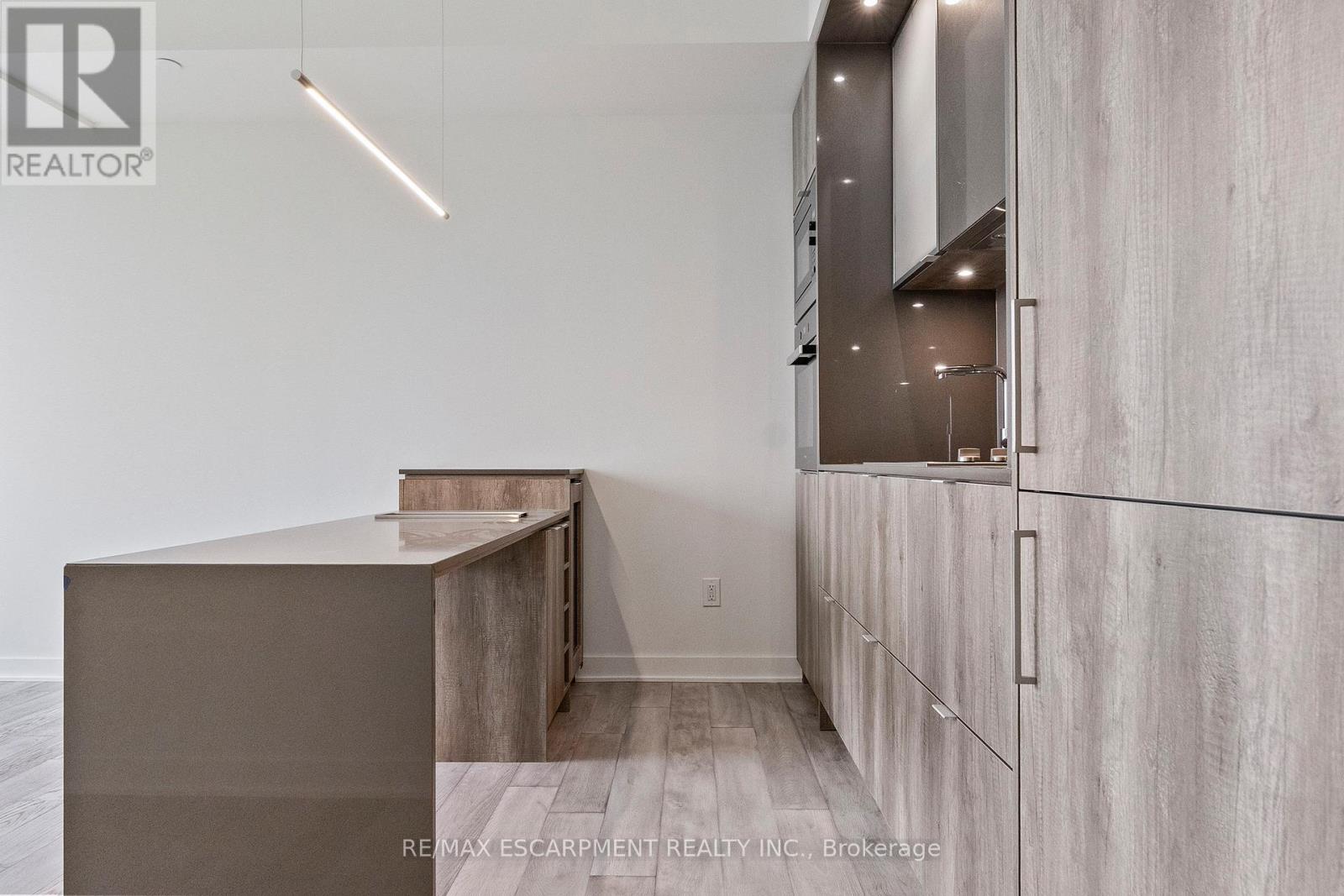2113 - 11 Yorkville Avenue, Toronto, Ontario  M4W 1L2 - Photo 8 - C12427628