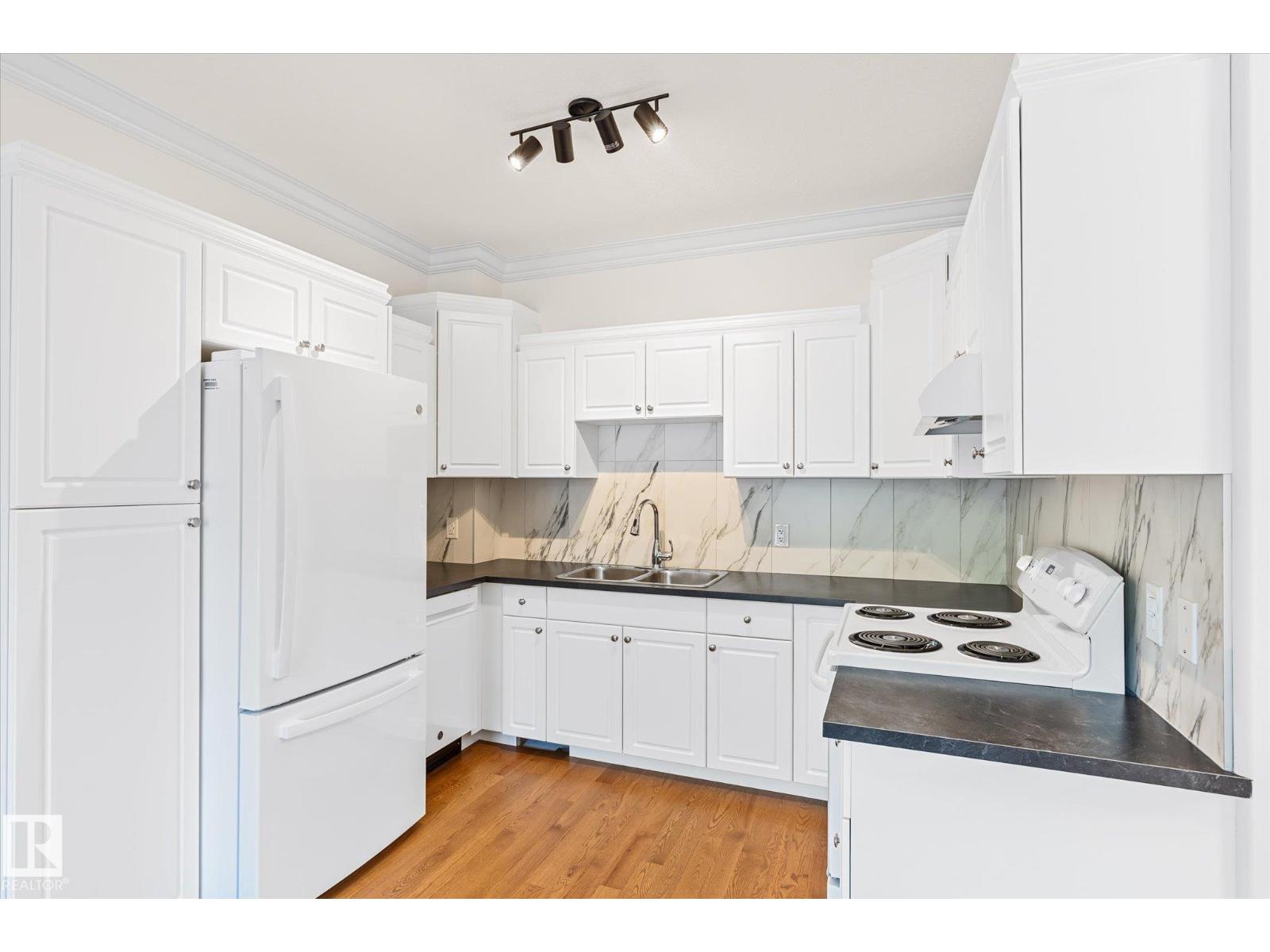 9306 91 St Nw, Edmonton, Alberta  T6C 3N9 - Photo 13 - E4459553
