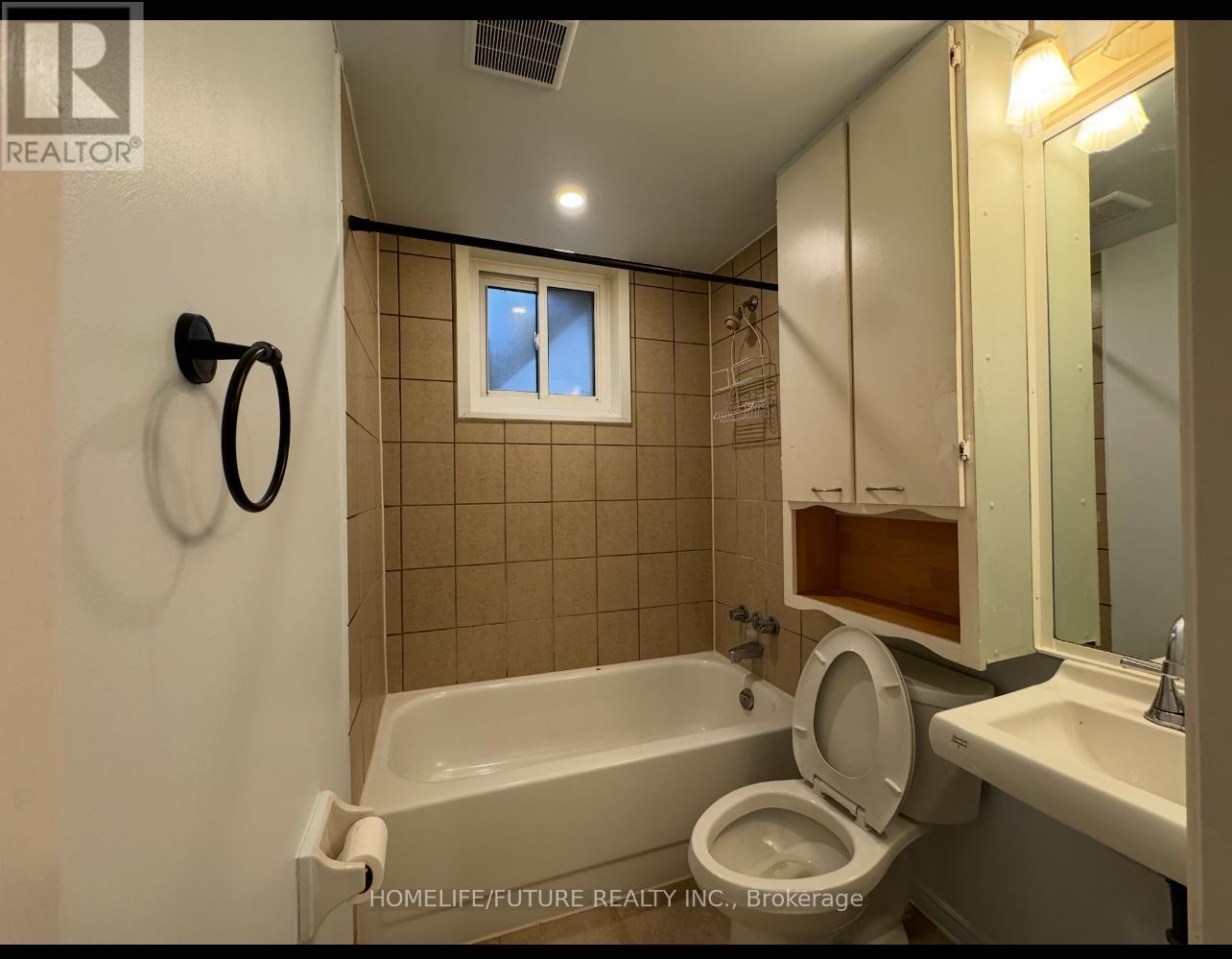 Bsmt - 29 Wellington Street, Oshawa, Ontario  L1H 8P1 - Photo 3 - E12427622