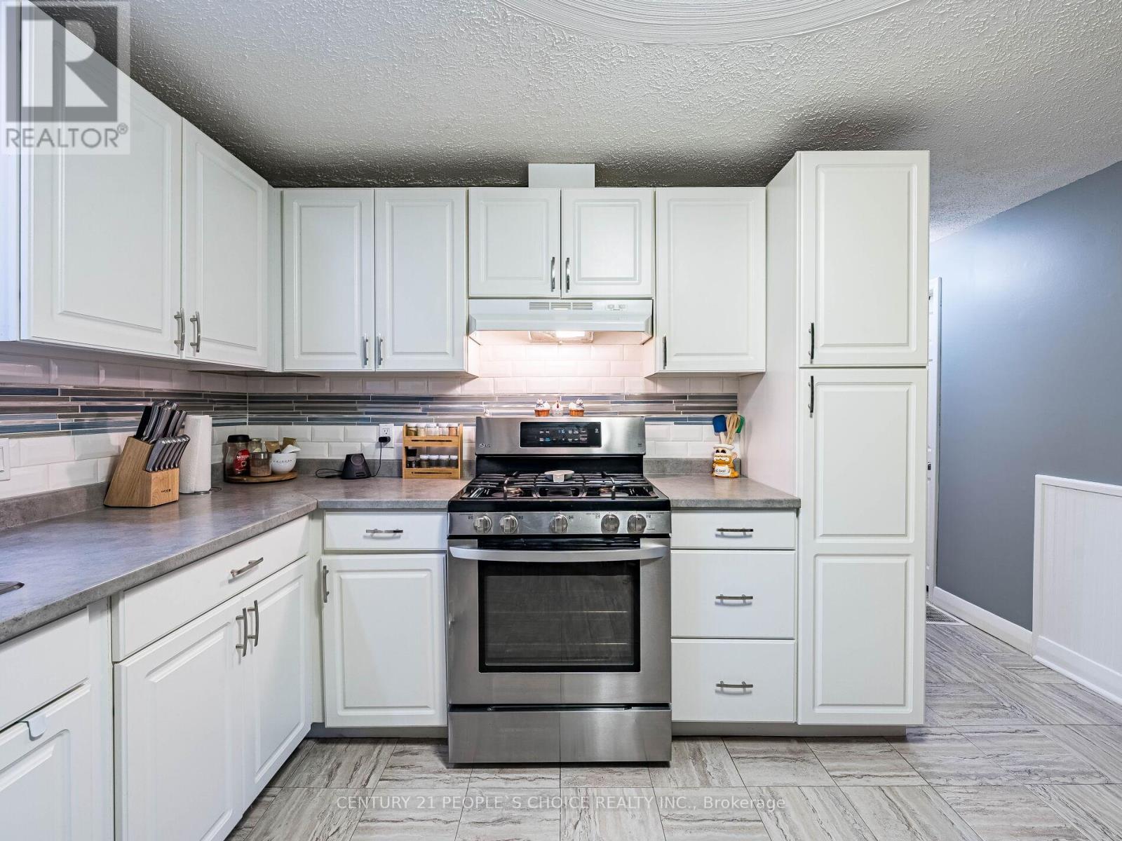 120 Queen Street, Essa, Ontario  L0M 1B0 - Photo 12 - N12427629