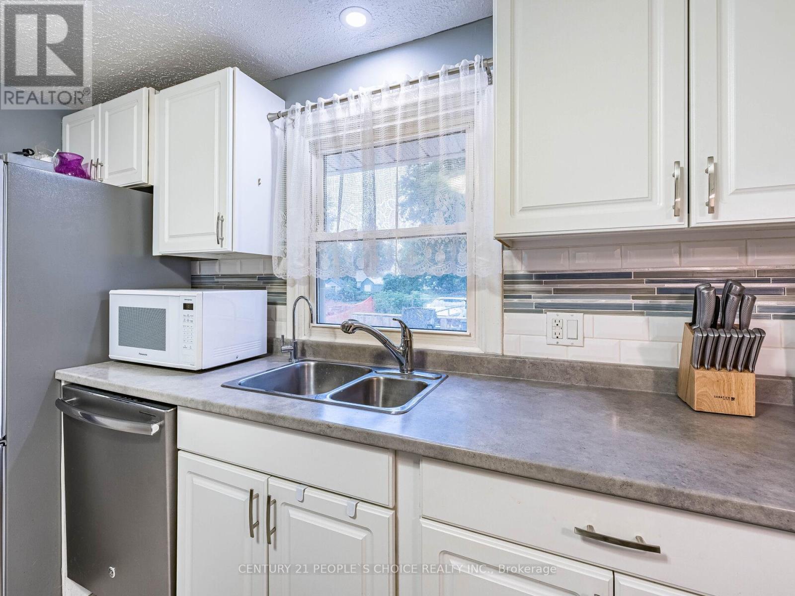 120 Queen Street, Essa, Ontario  L0M 1B0 - Photo 15 - N12427629