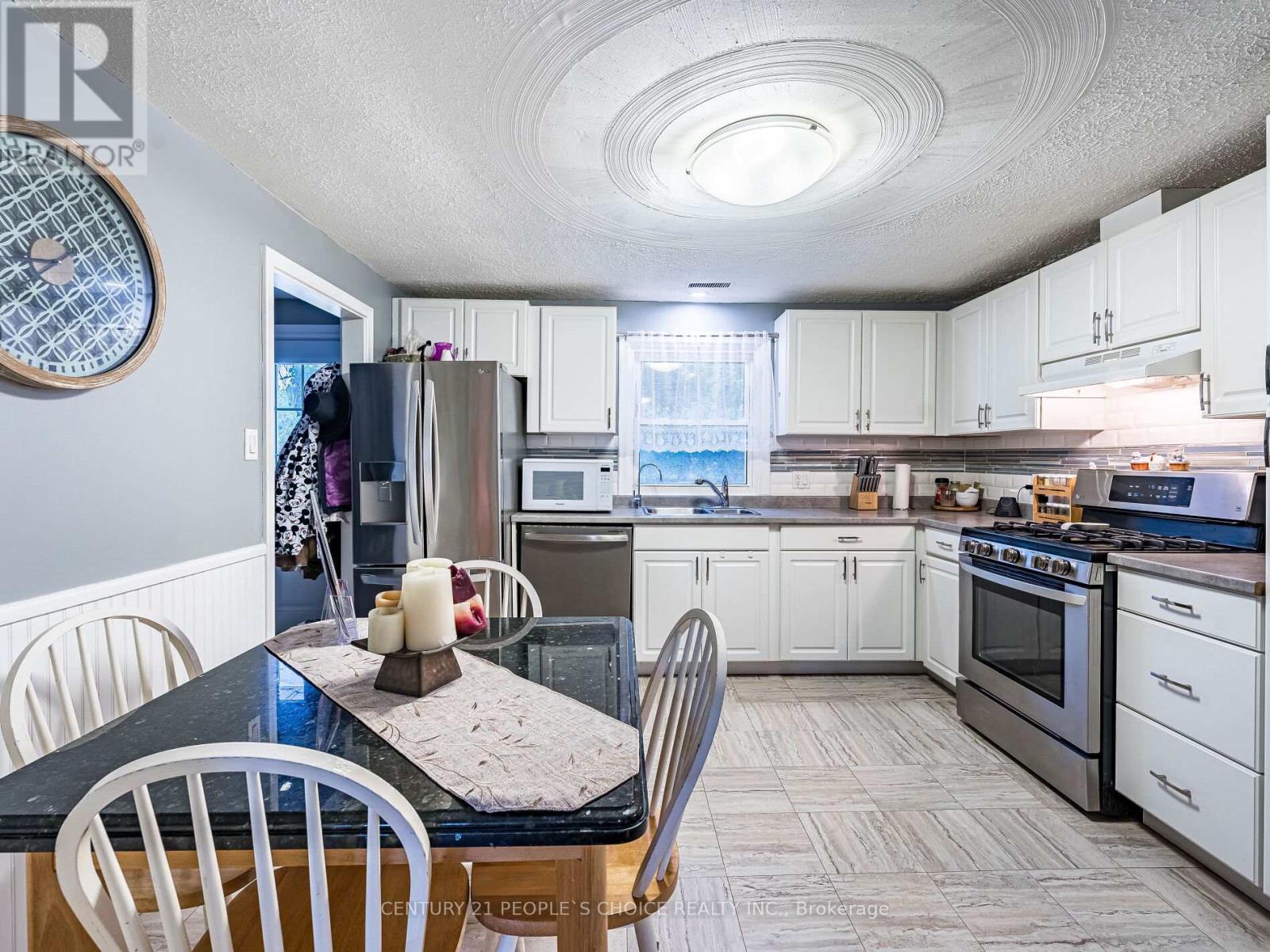 120 Queen Street, Essa, Ontario  L0M 1B0 - Photo 8 - N12427629